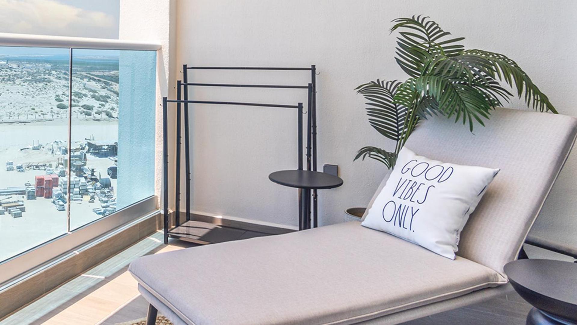 Exceptional one bedroom condominium Viento 803 - Encantame Towers
