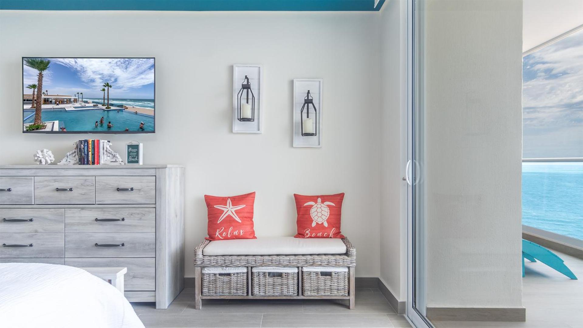 Luxury modern condo at Encantame Towers W1405
