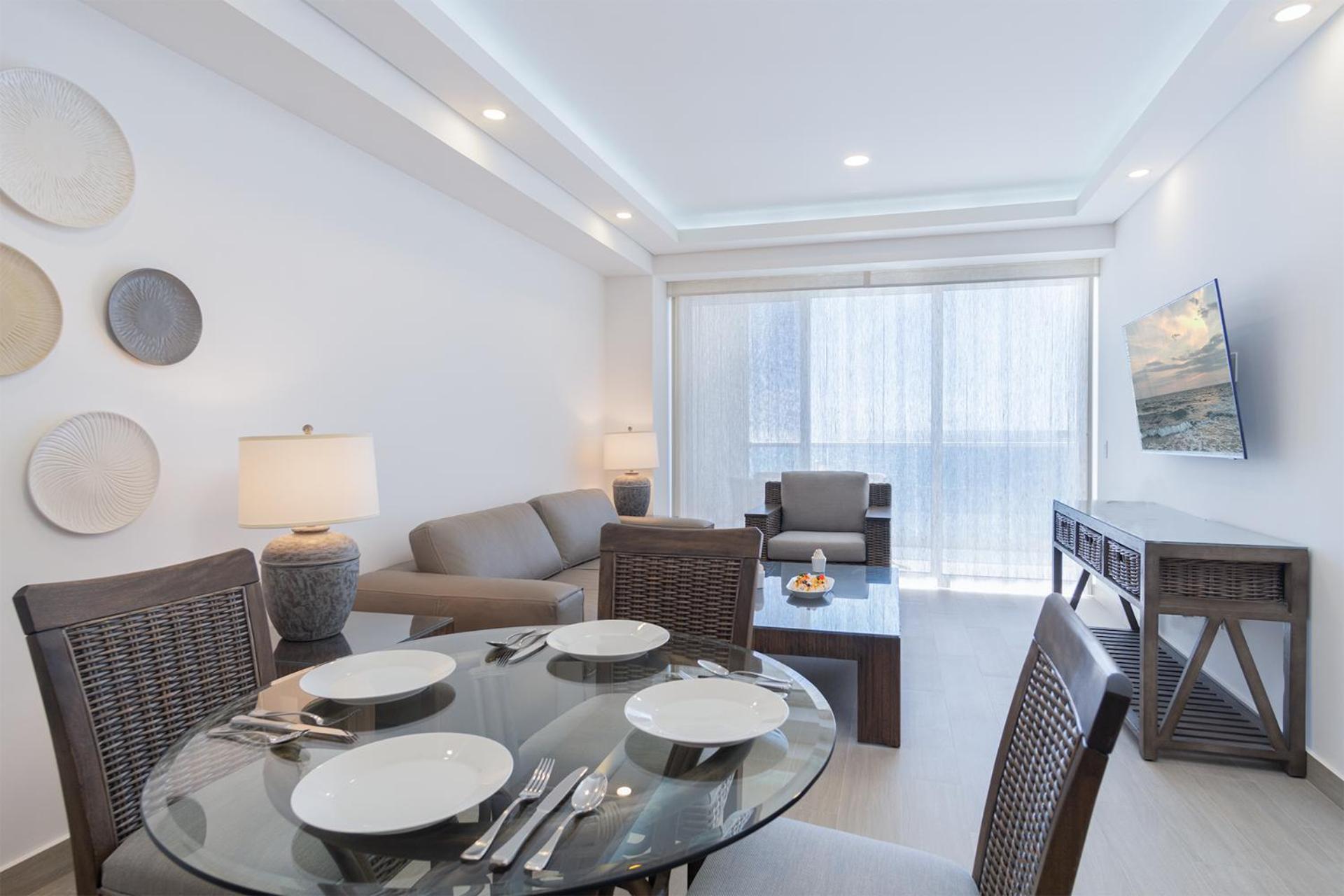 Splash in The New Lazy River/Stay in Modern Luxury Encantame C-403