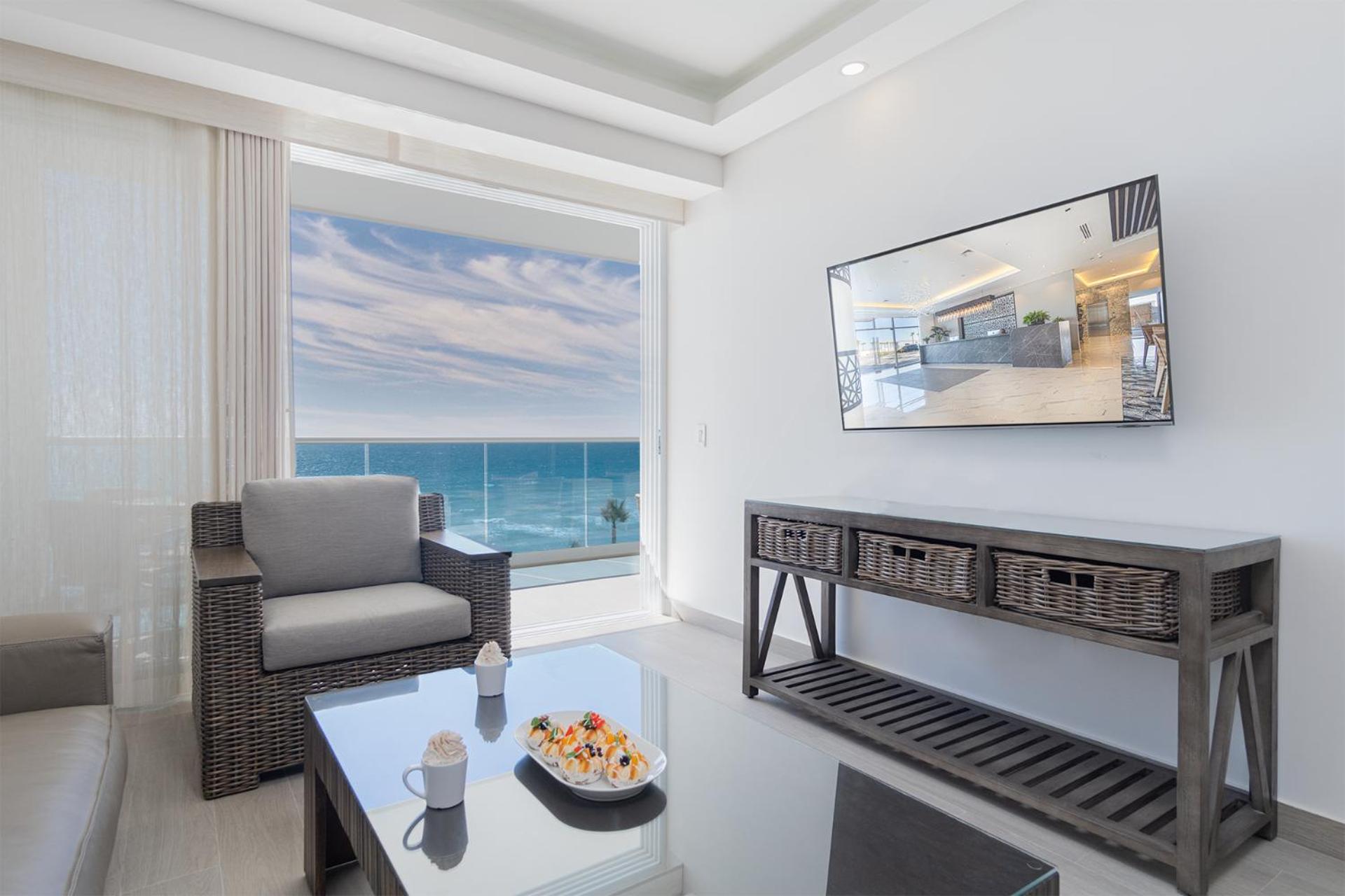 Splash in The New Lazy River/Stay in Modern Luxury Encantame C-403