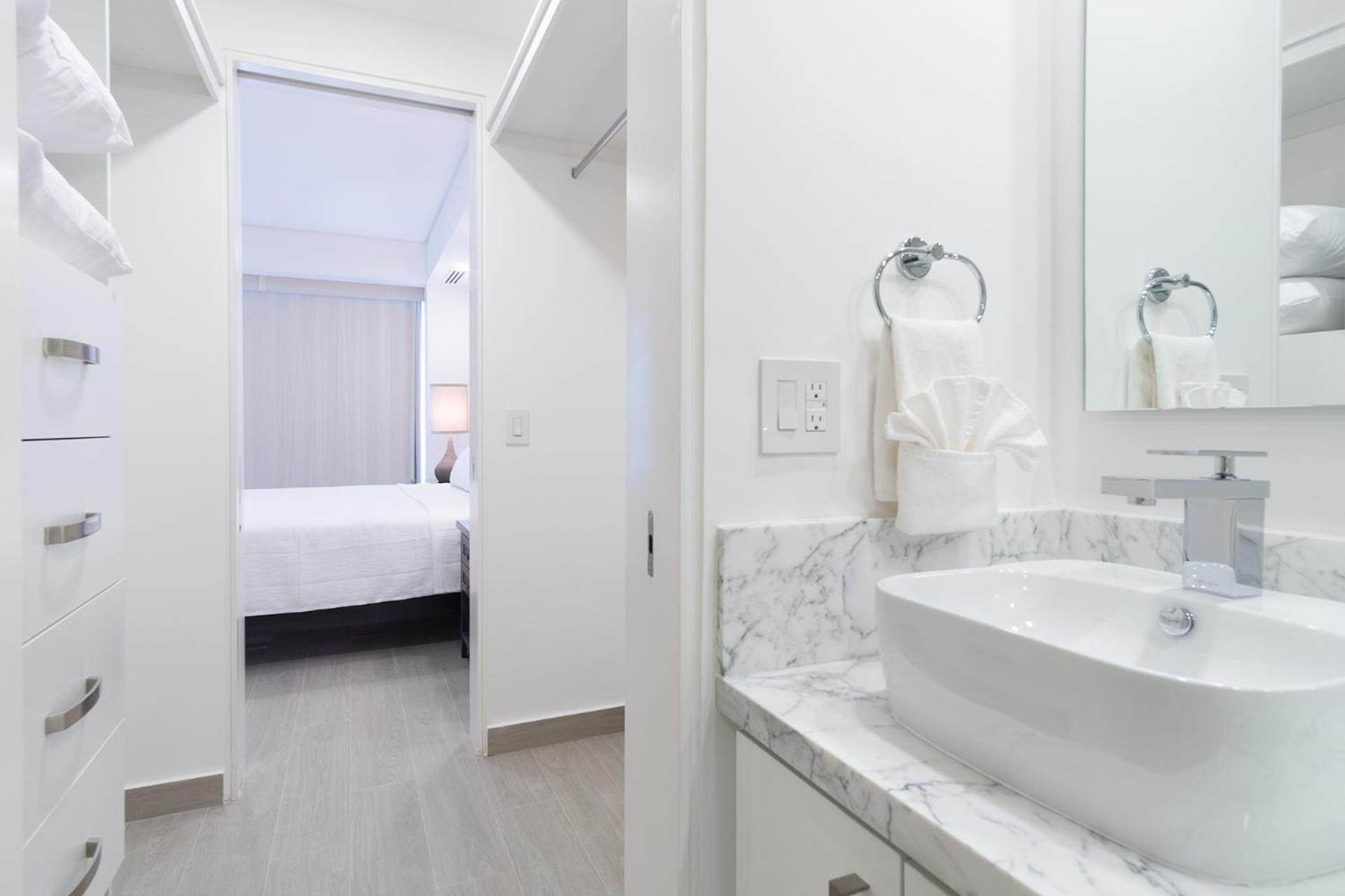 Splash in The New Lazy River/Stay in Modern Luxury Encantame C-403