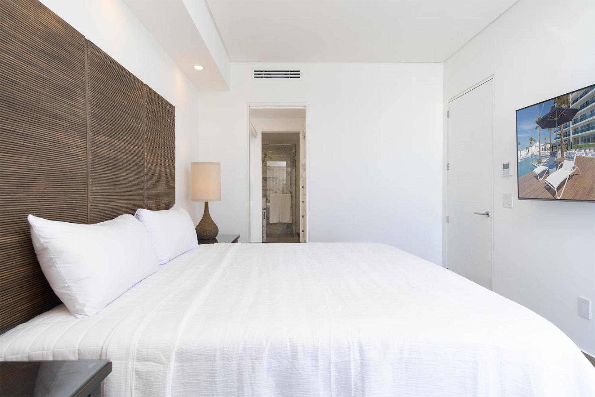 Splash in The New Lazy River/Stay in Modern Luxury Encantame C-403