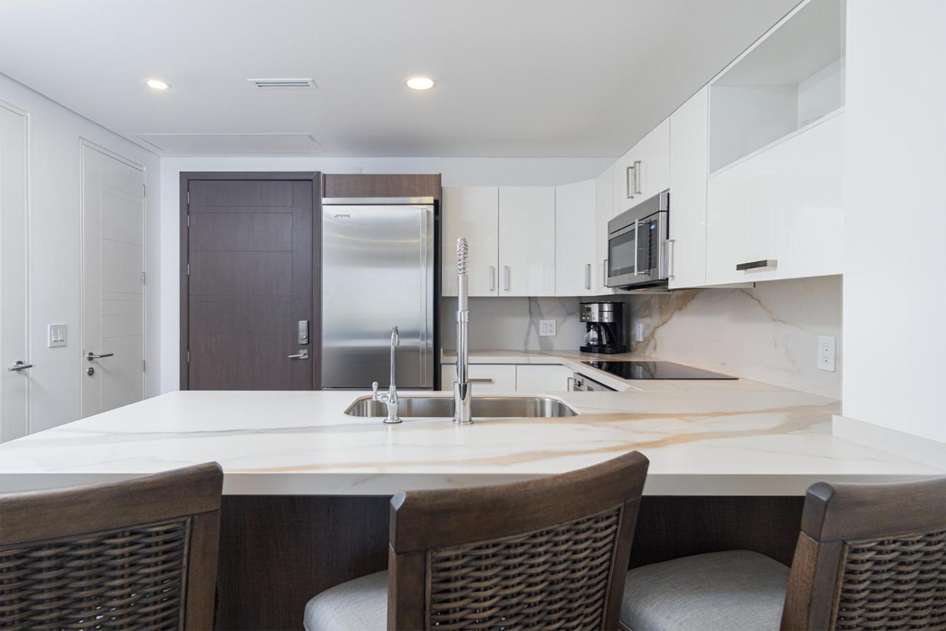 Splash in The New Lazy River/Stay in Modern Luxury Encantame C-403