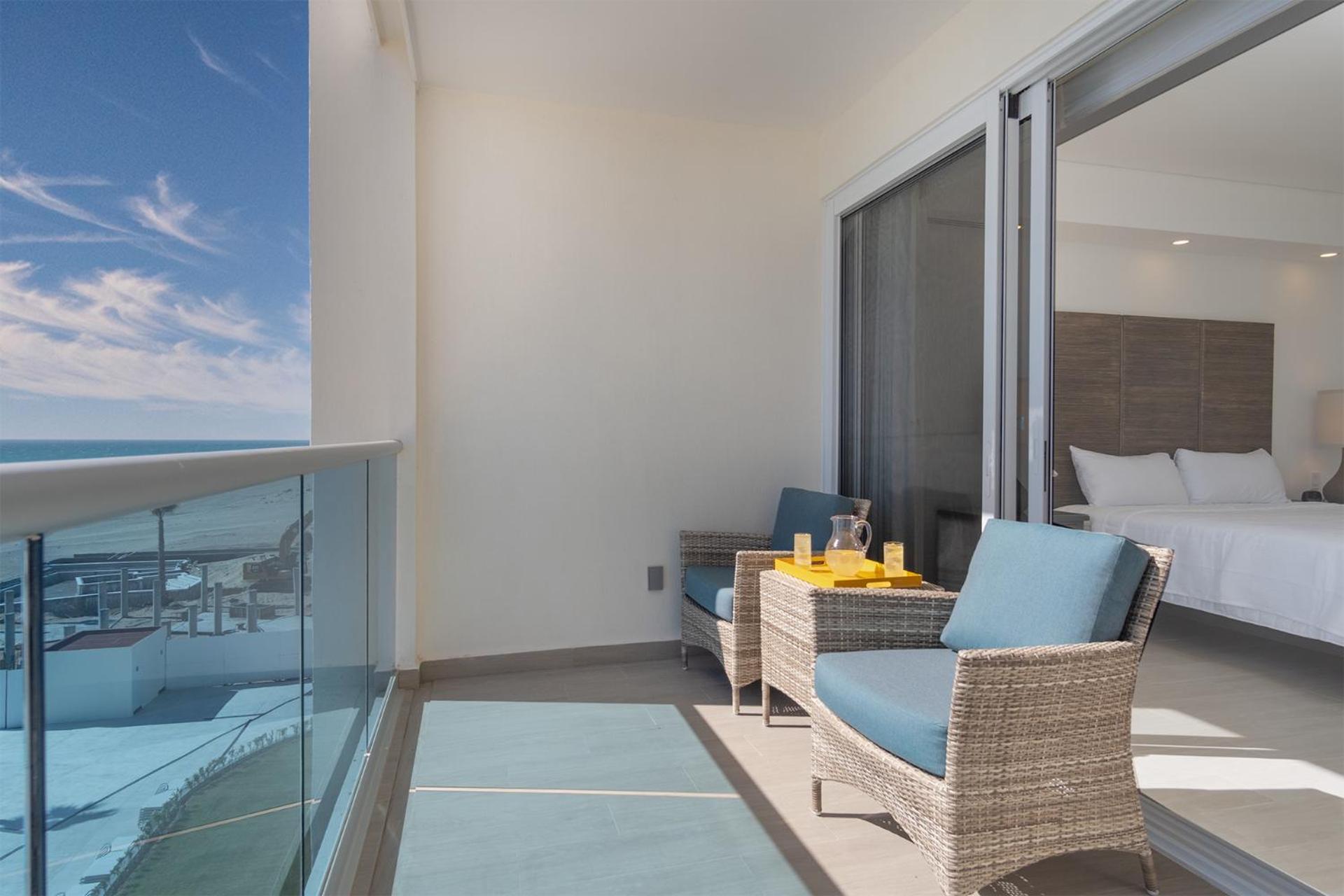 Splash in The New Lazy River/Stay in Modern Luxury Encantame C-403