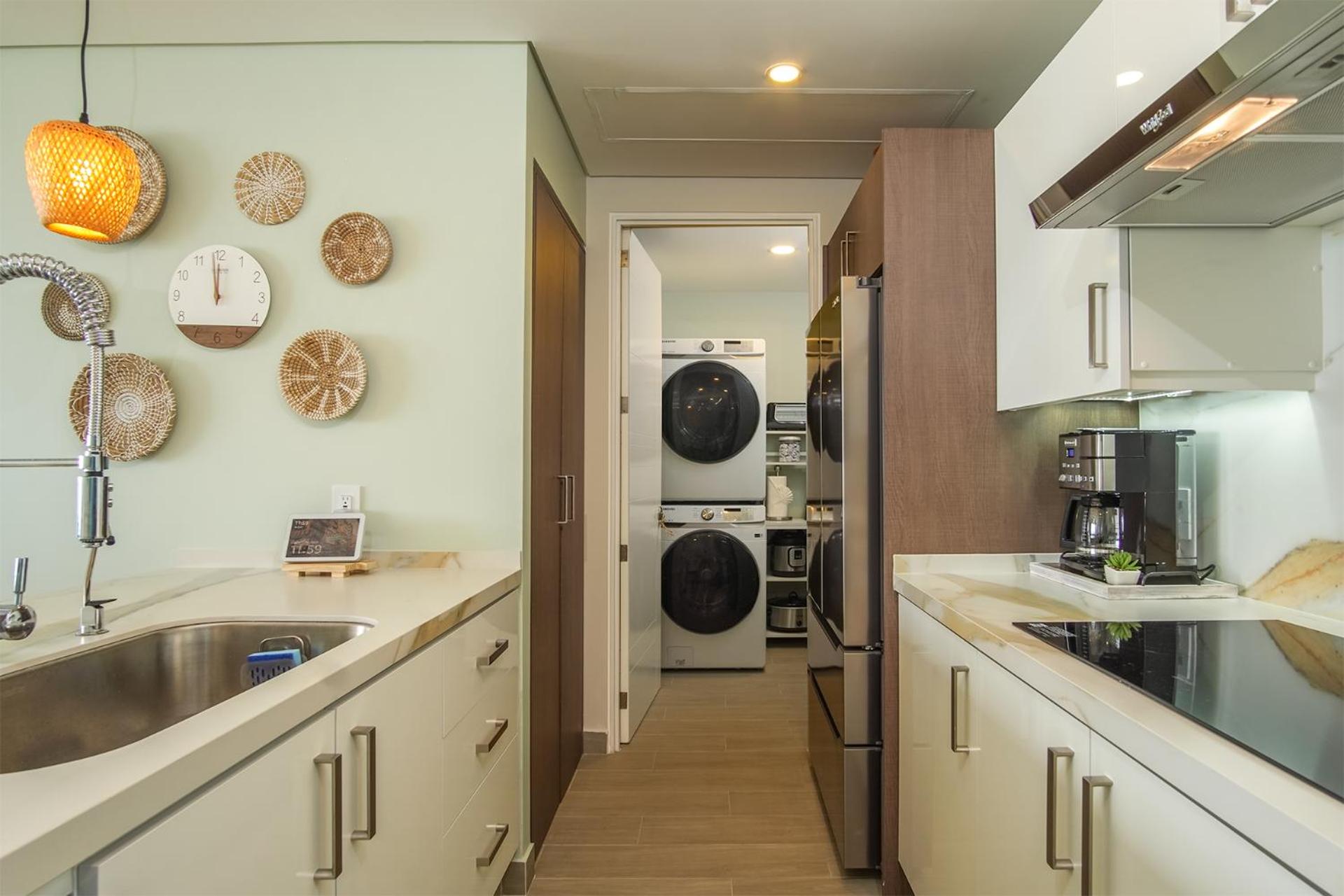 Beautiful 2 bedroom condo Encantame Tower E 802