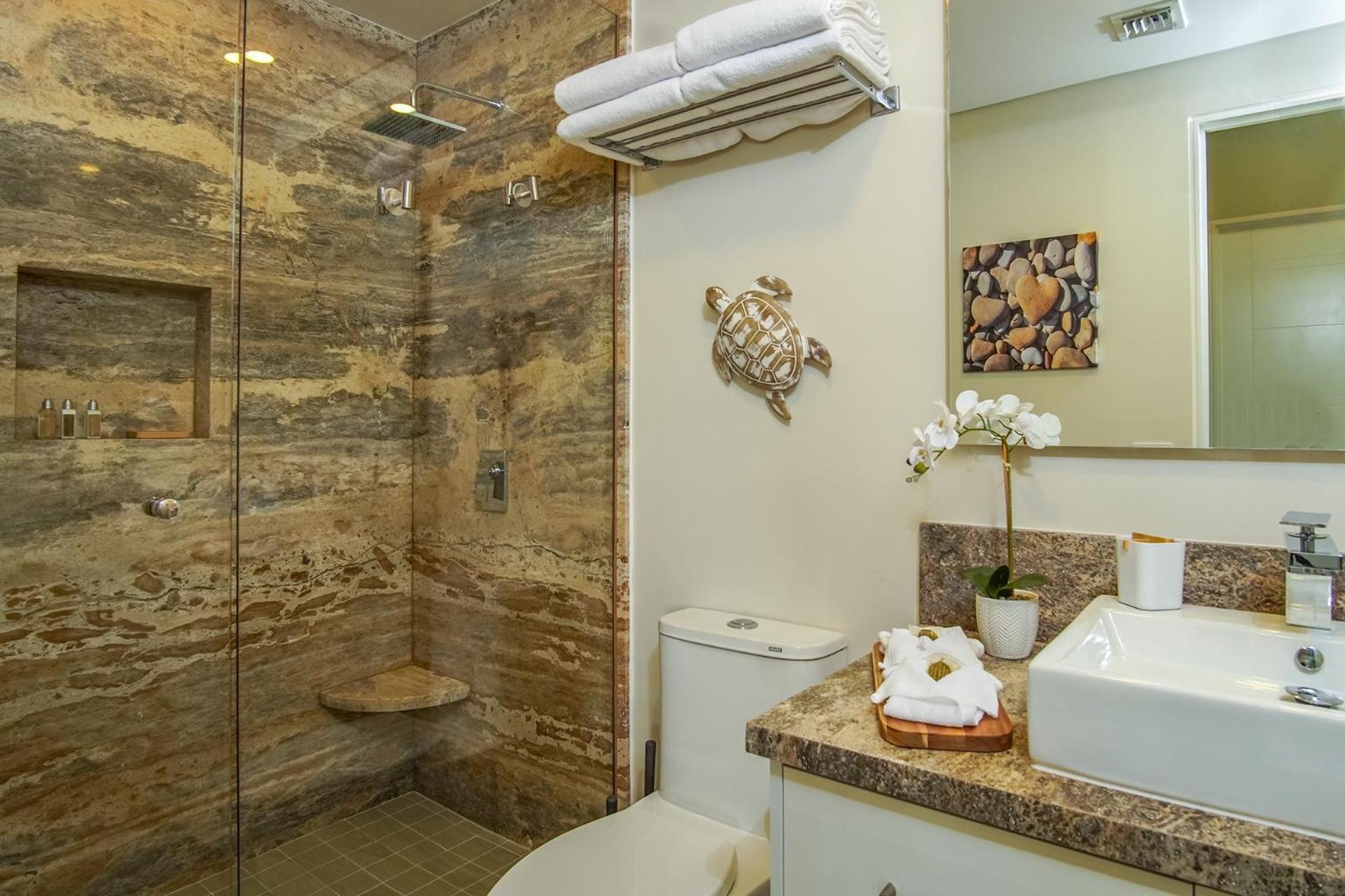 Beautiful 2 bedroom condo Encantame Tower E 802