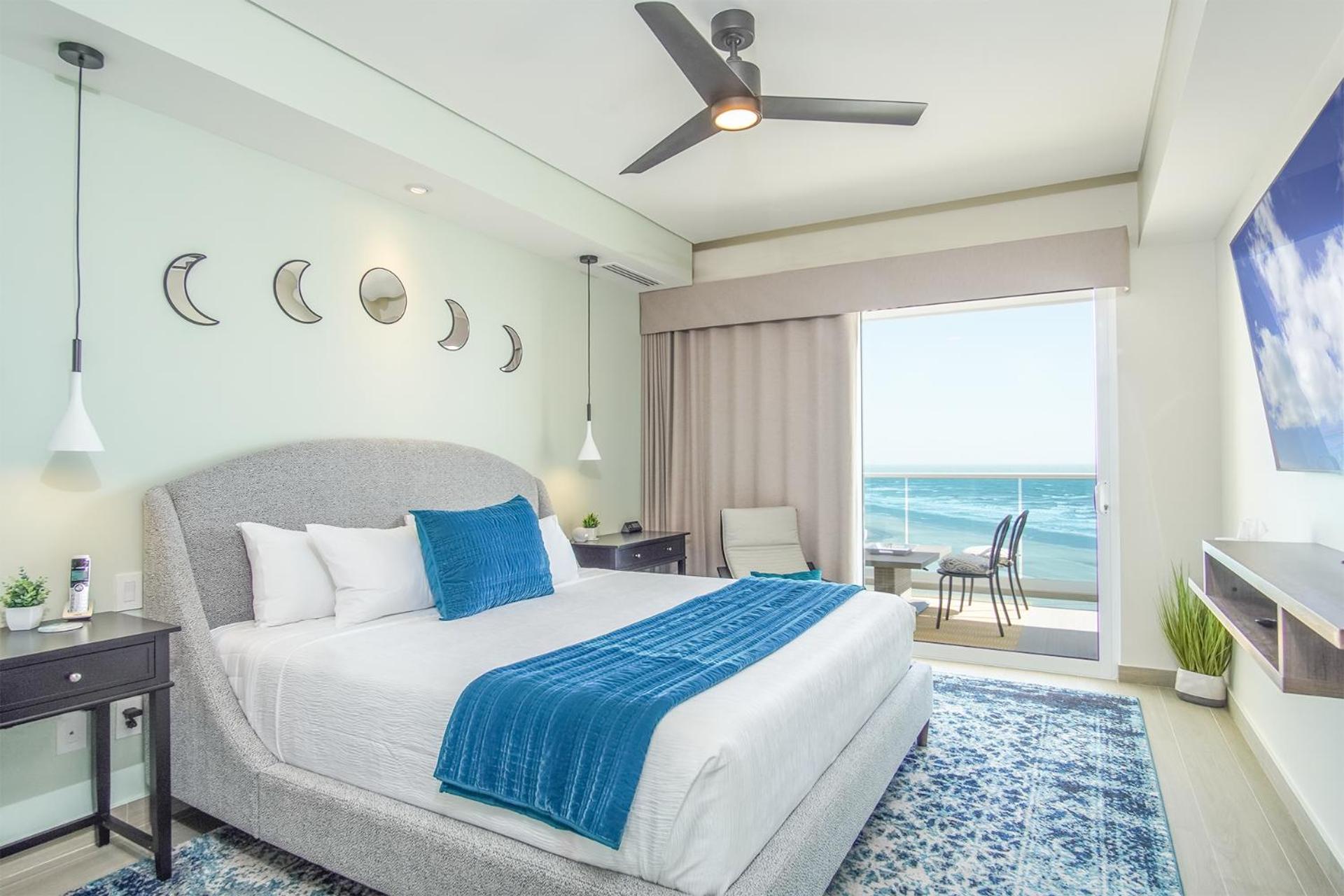 Beautiful 2 bedroom condo Encantame Tower E 802