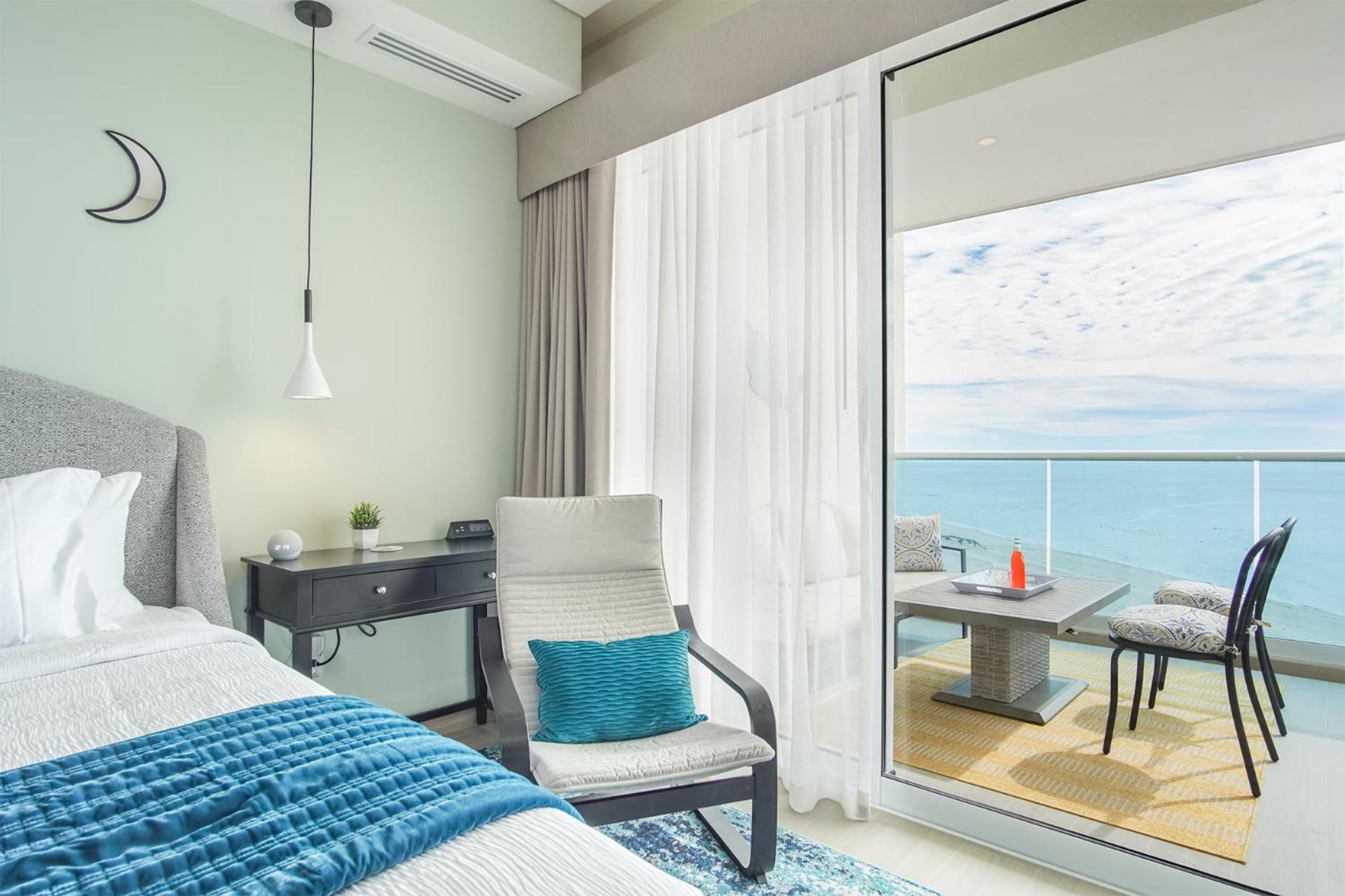 Beautiful 2 bedroom condo Encantame Tower E 802