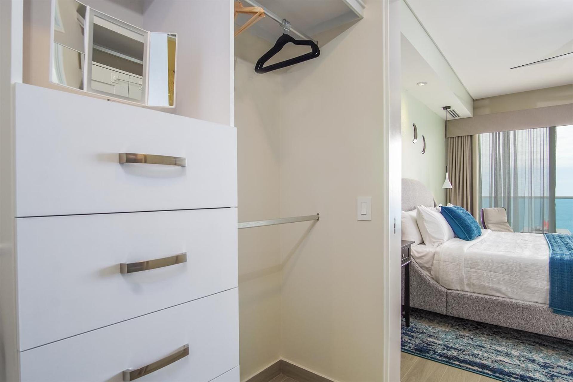 Beautiful 2 bedroom condo Encantame Tower E 802