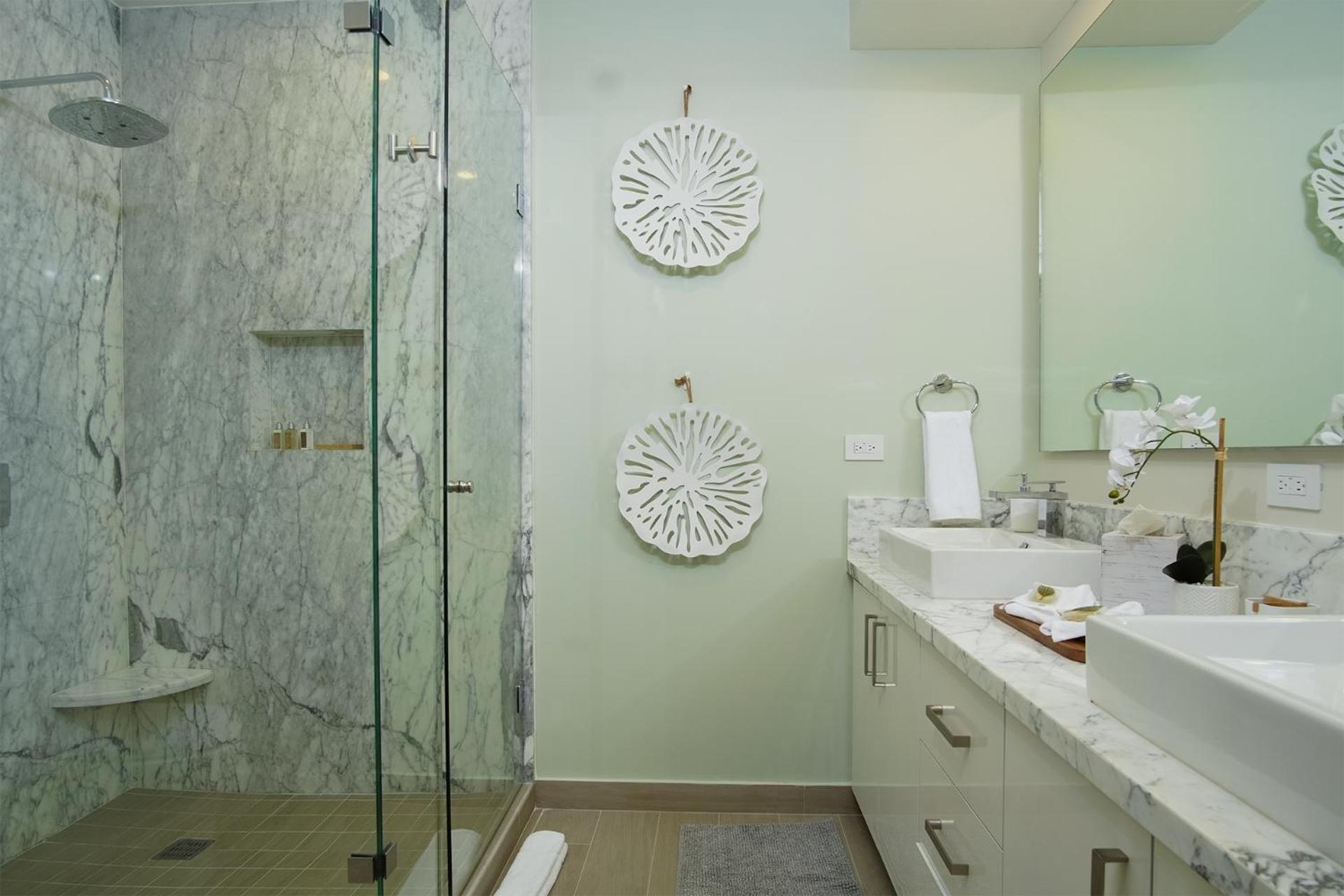 Beautiful 2 bedroom condo Encantame Tower E 802