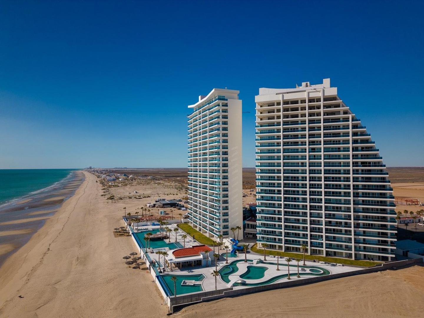 Beautiful 2 bedroom condo Encantame Tower E 802