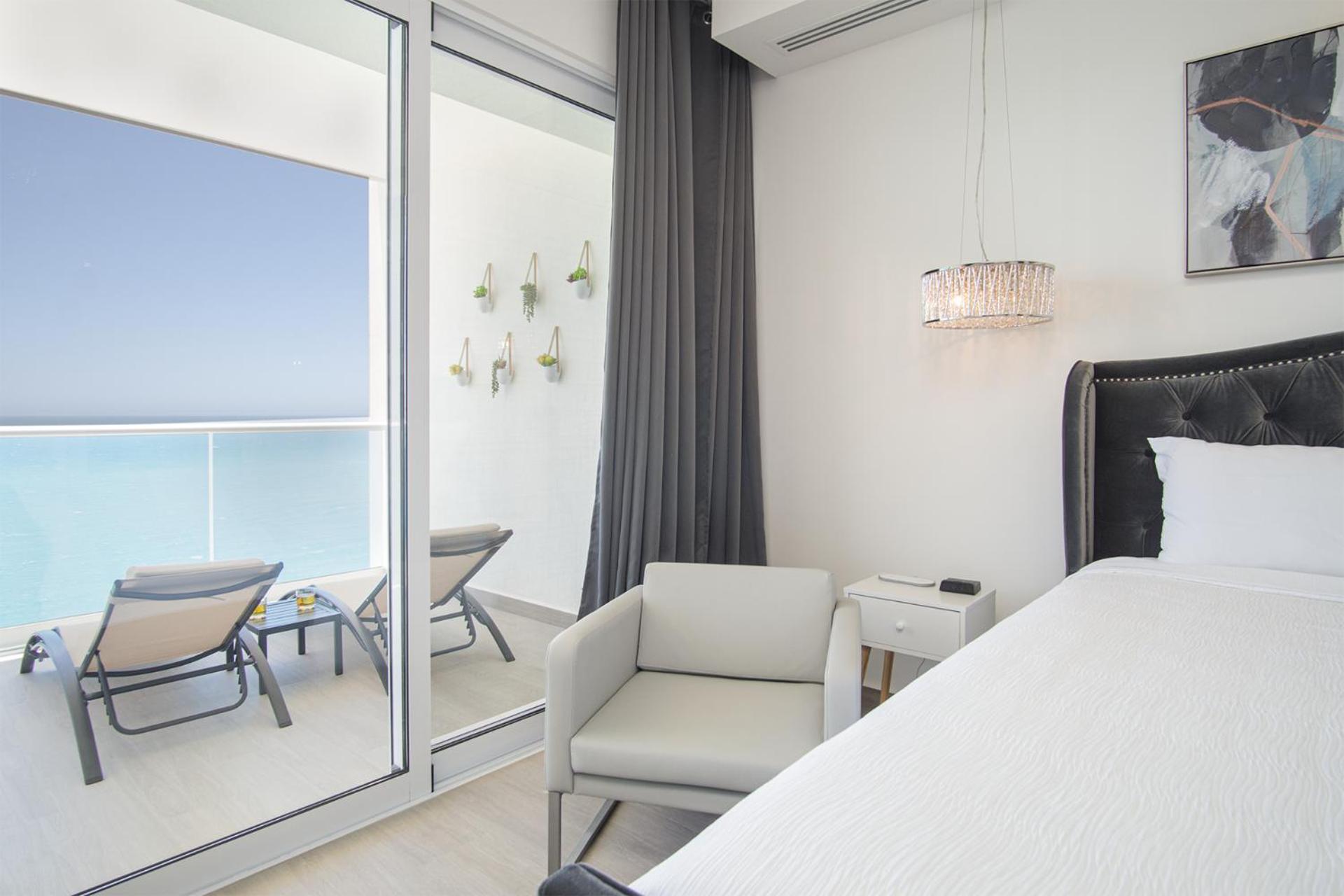 Splash in The New Lazy River and Sleep In Luxury Encantame C2102