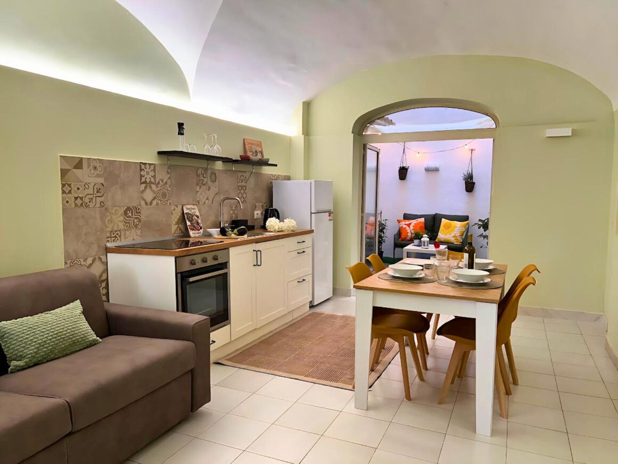 Giatì Studio - Cortile Privato & Metro