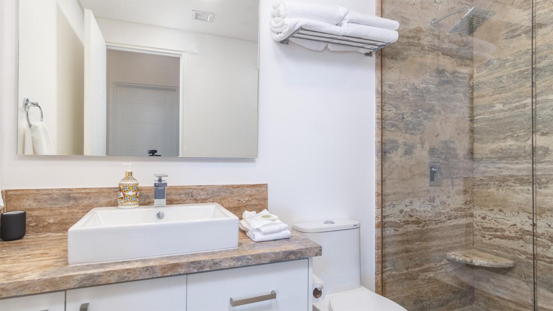 Distinctive Elegance 2 Bedroom Unit Encantame Viento 202