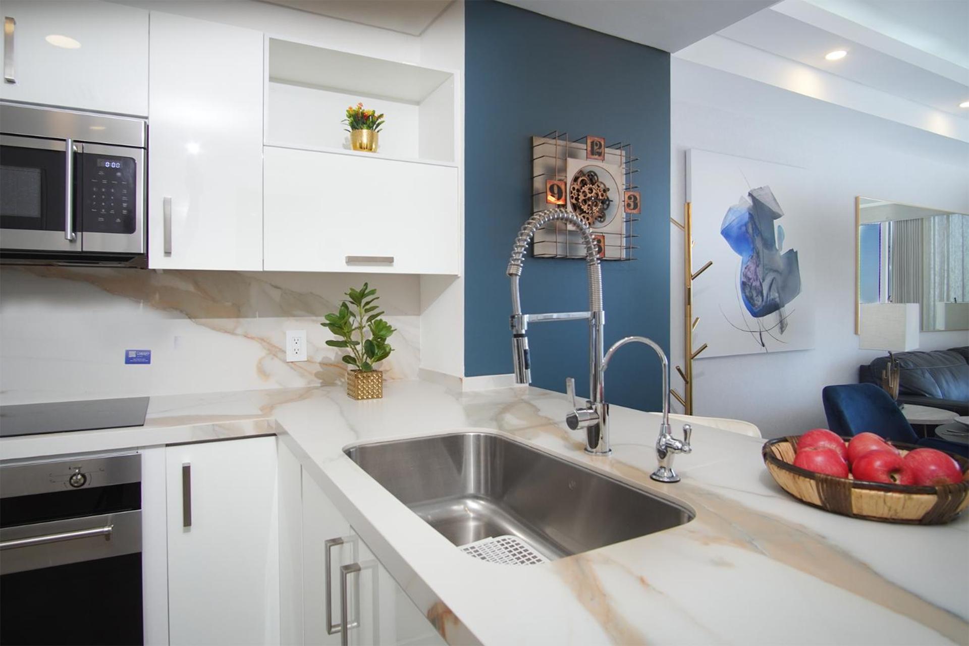 Stay in Luxury/Splash in New Lazy River this Winter Encanatame Towers 903