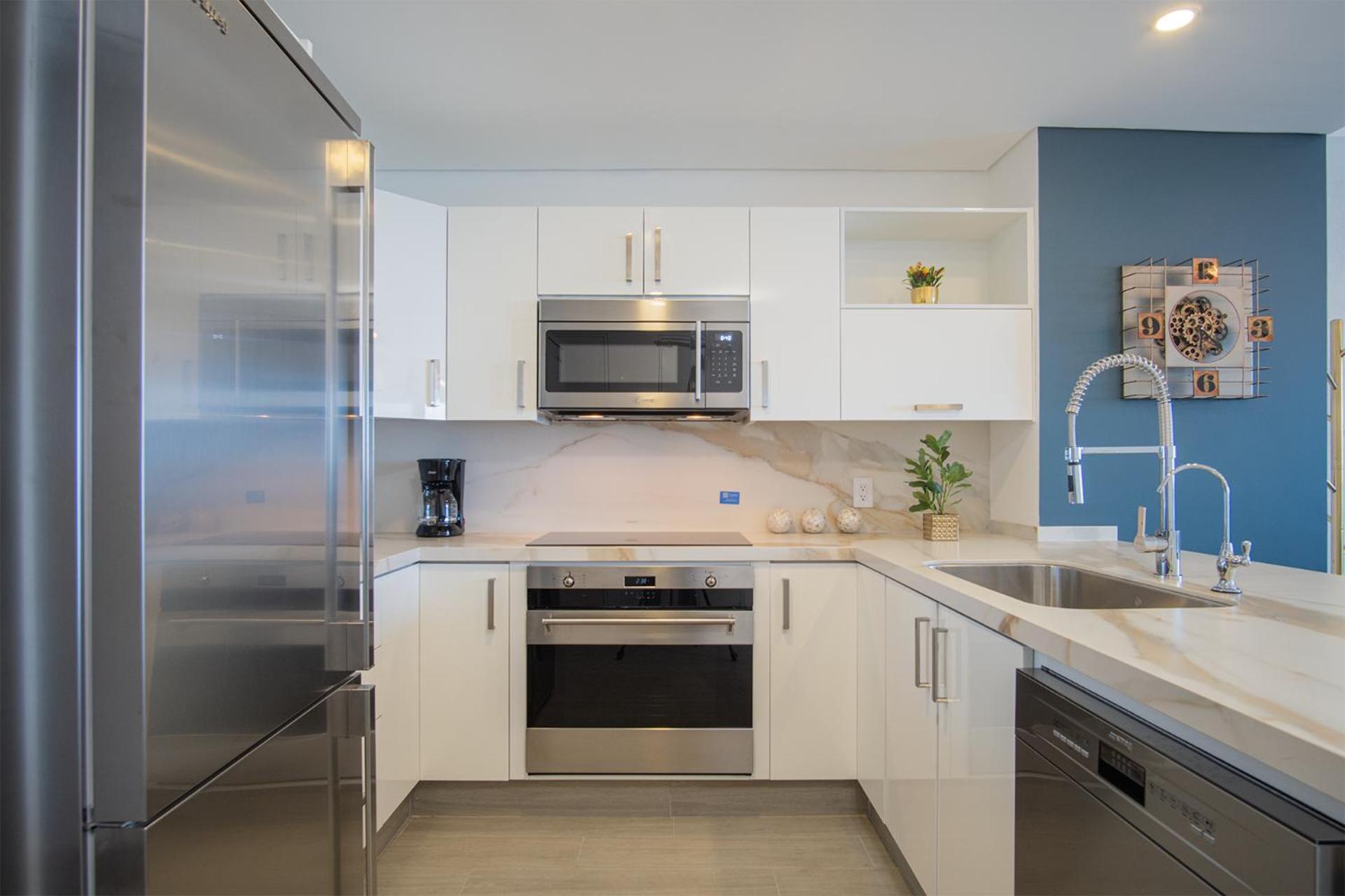 Stay in Luxury/Splash in New Lazy River this Winter Encanatame Towers 903
