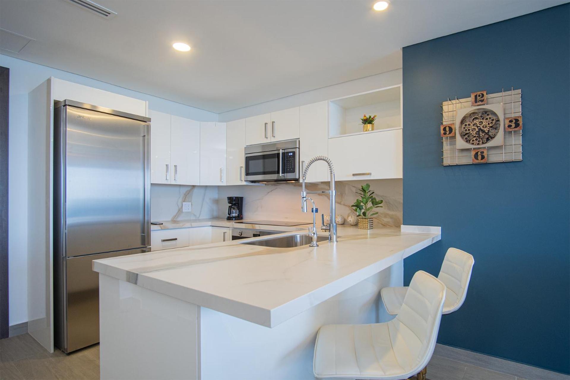 Stay in Luxury/Splash in New Lazy River this Winter Encanatame Towers 903