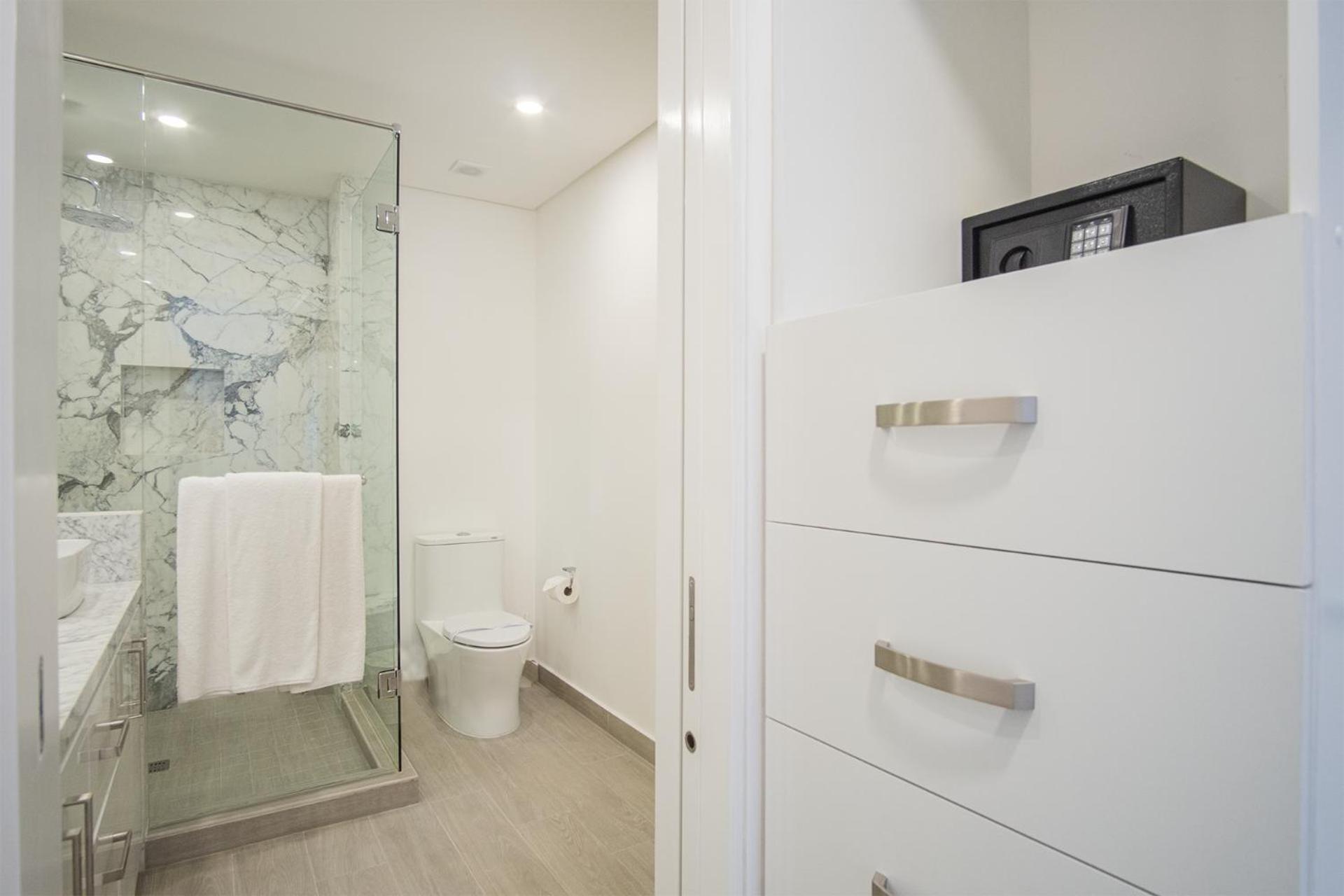 Stay in Luxury/Splash in New Lazy River this Winter Encanatame Towers 903