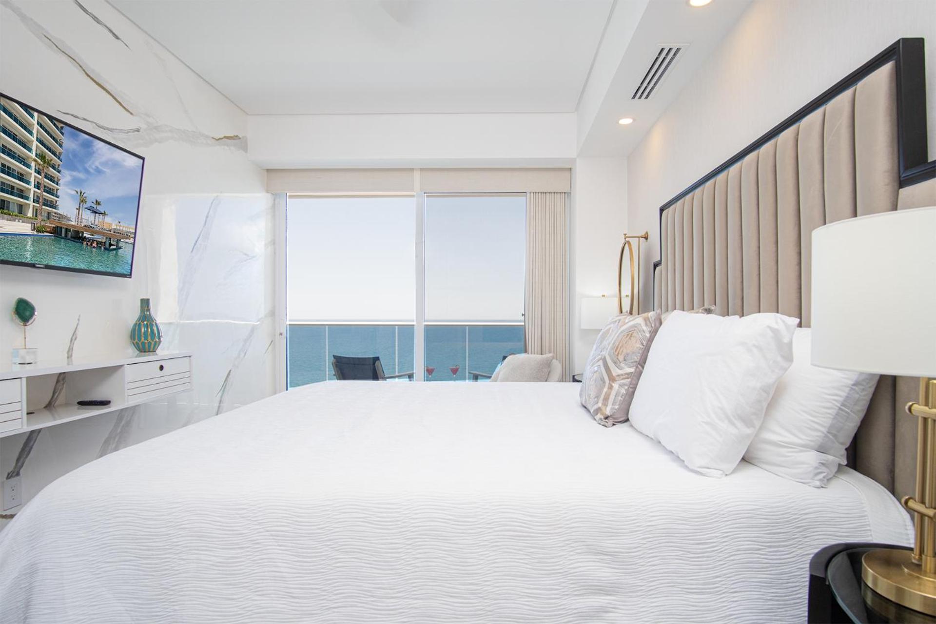 Stay in Luxury/Splash in New Lazy River this Winter Encanatame Towers 903