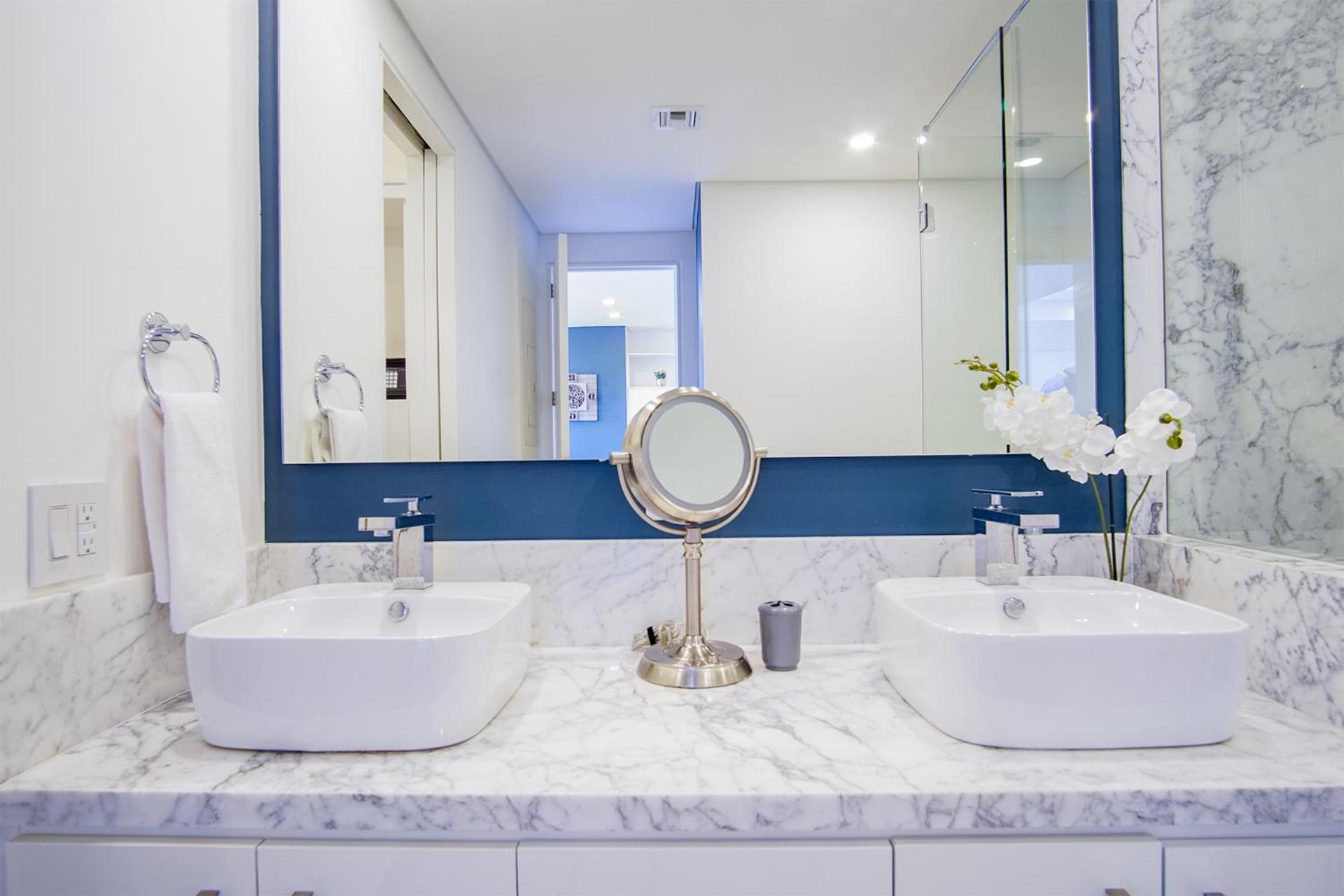 Stay in Luxury/Splash in New Lazy River this Winter Encanatame Towers 903