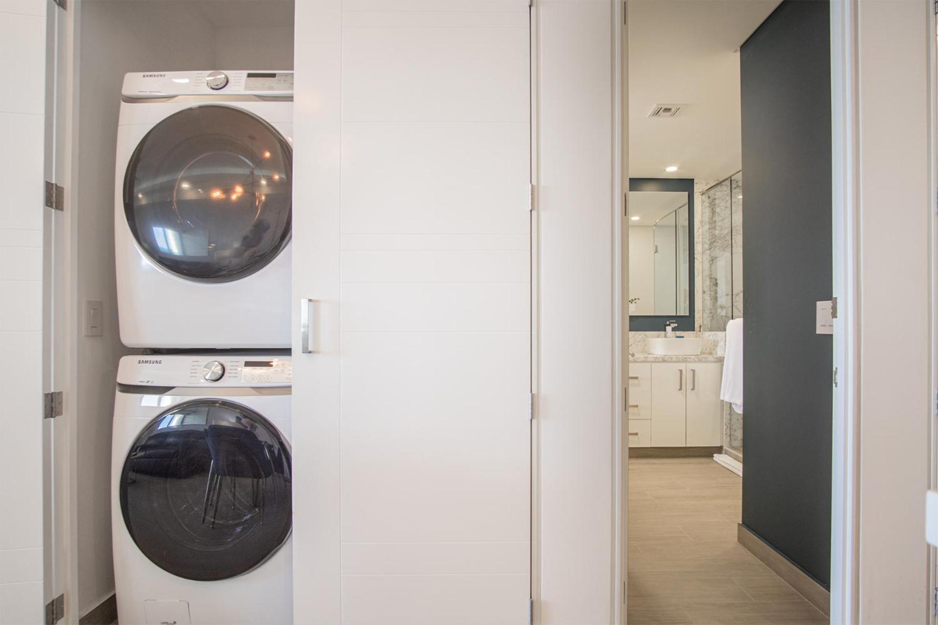Stay in Luxury/Splash in New Lazy River this Winter Encanatame Towers 903