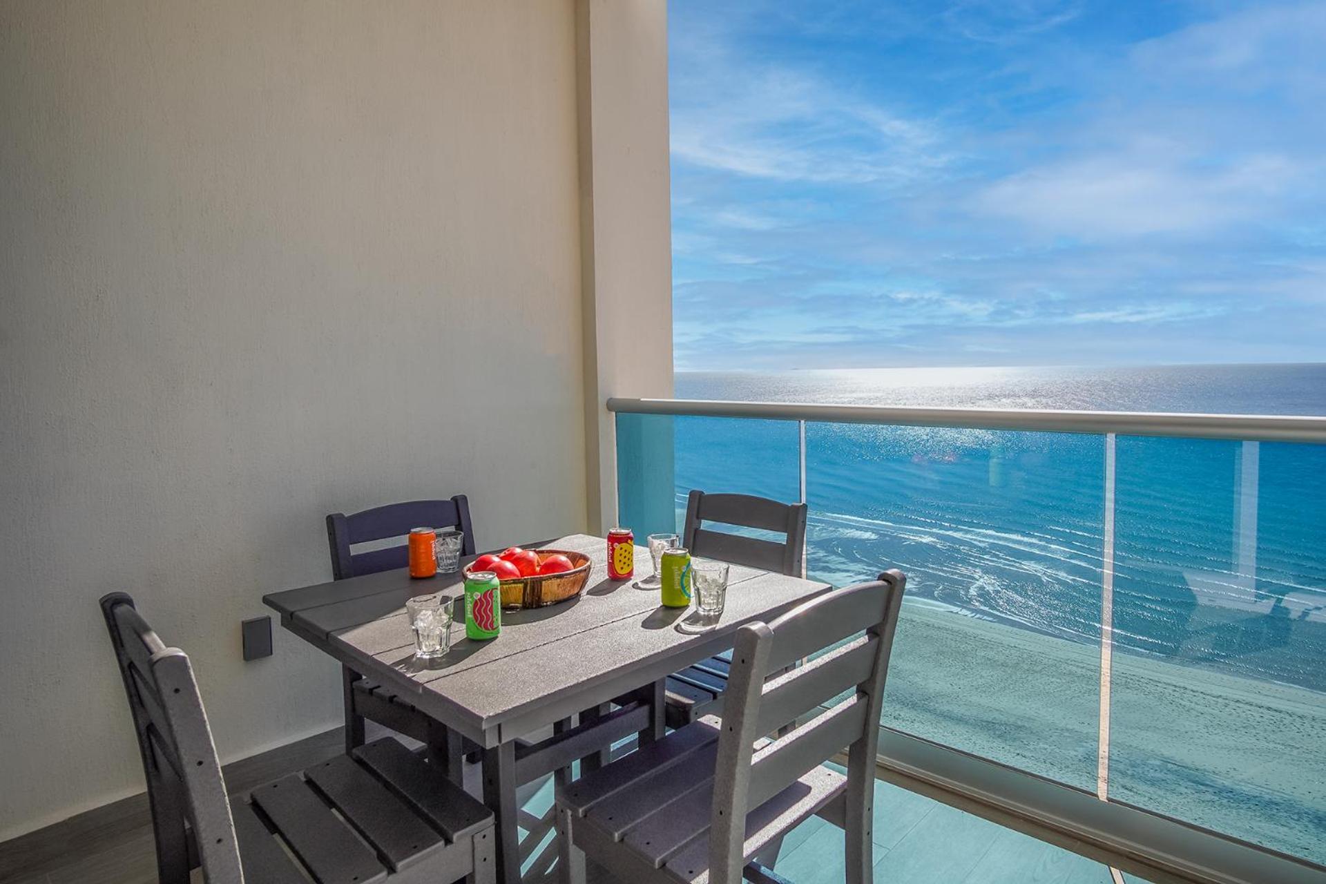 Stay in Luxury/Splash in New Lazy River this Winter Encanatame Towers 903