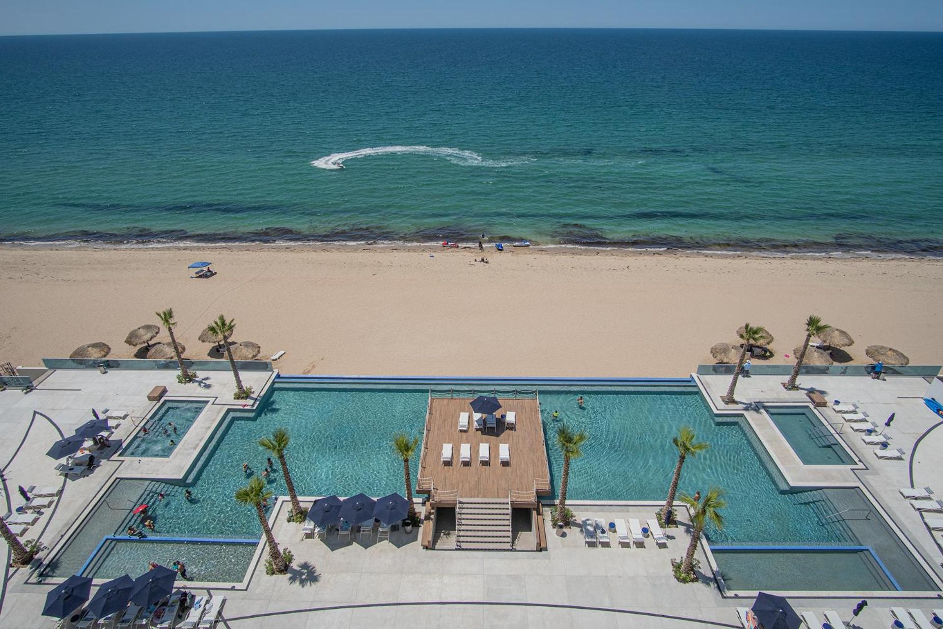 Stay in Luxury/Splash in New Lazy River this Winter Encanatame Towers 903