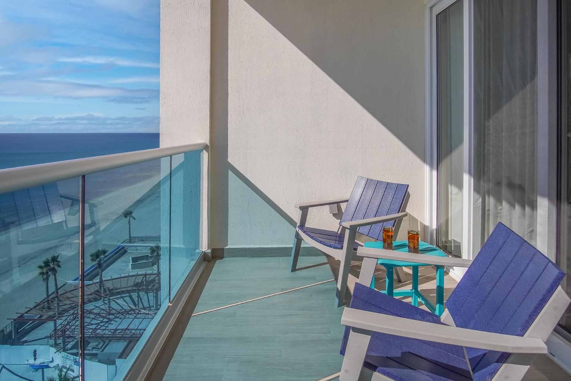 Stay in Luxury/Splash in New Lazy River this Winter Encanatame Towers 903