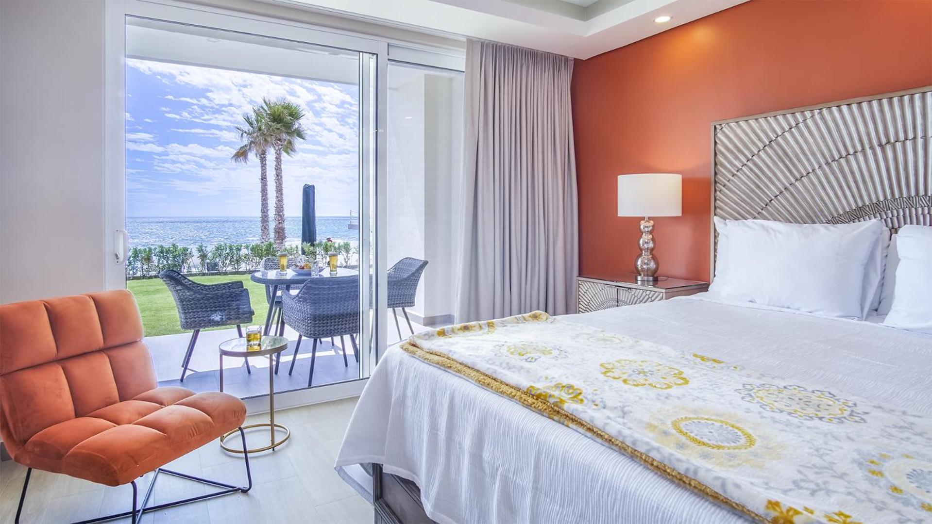 Attractive 2 bedroom condo Encantame Towers Velero 105
