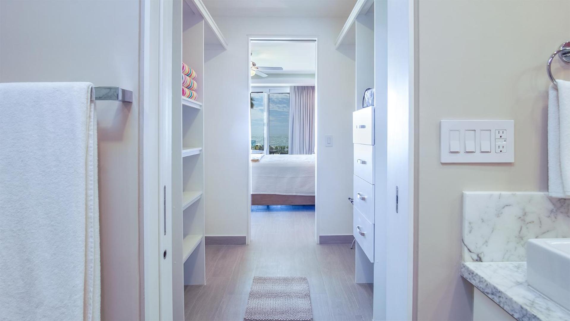 Attractive 2 bedroom condo Encantame Towers Velero 105