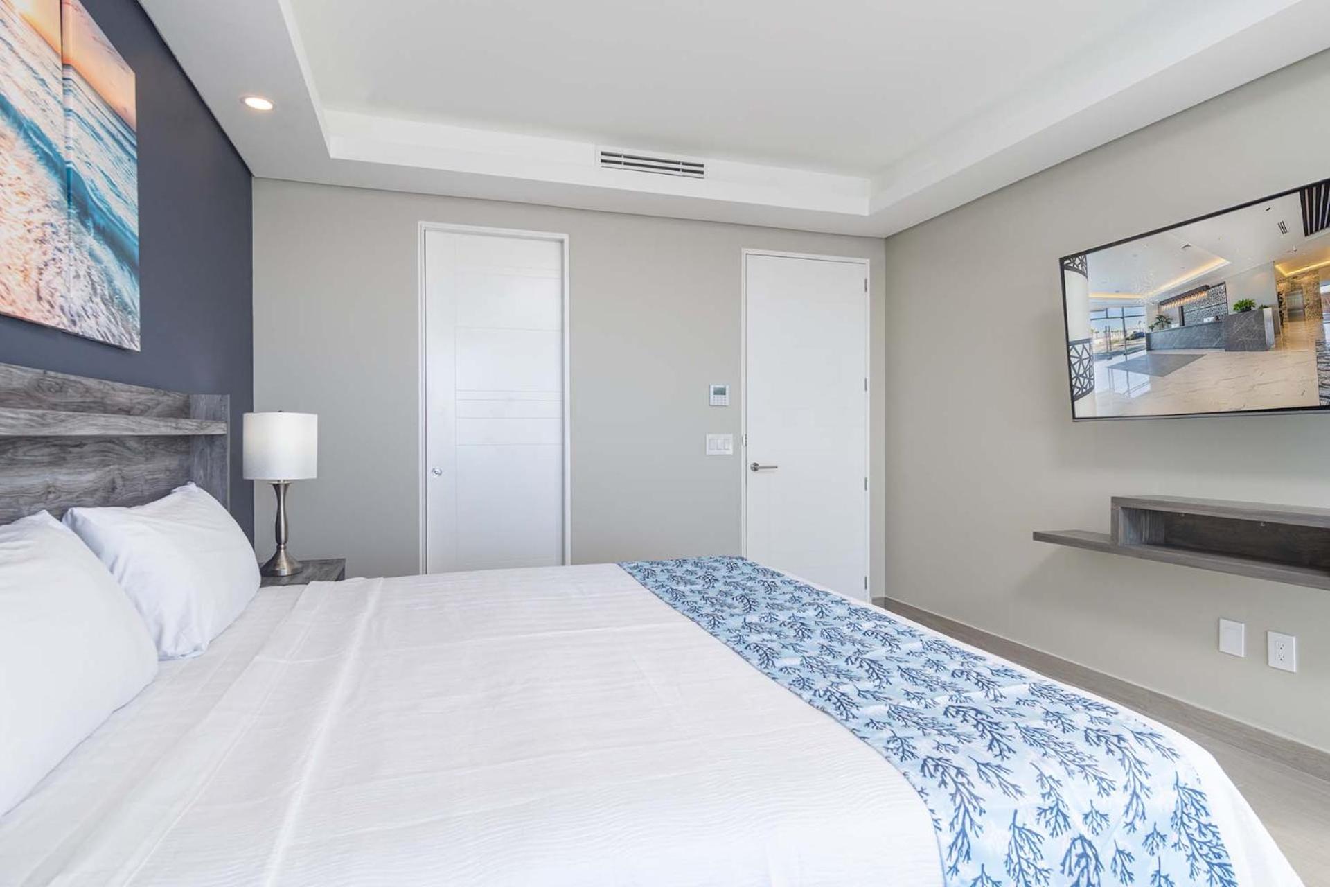 Splash in New Lazy River/Stay in Modern Luxury Encantame C-705