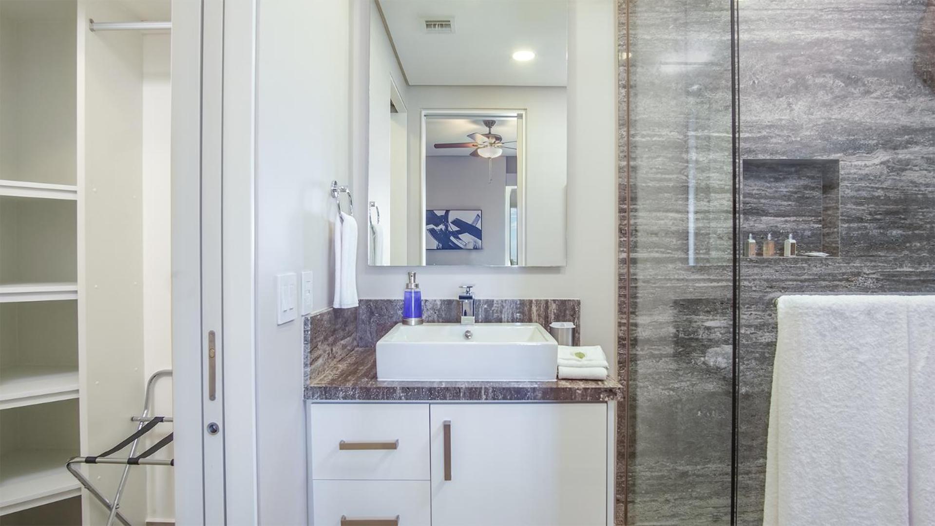 Attractive 2 bedroom condo Encantame Towers Velero 105