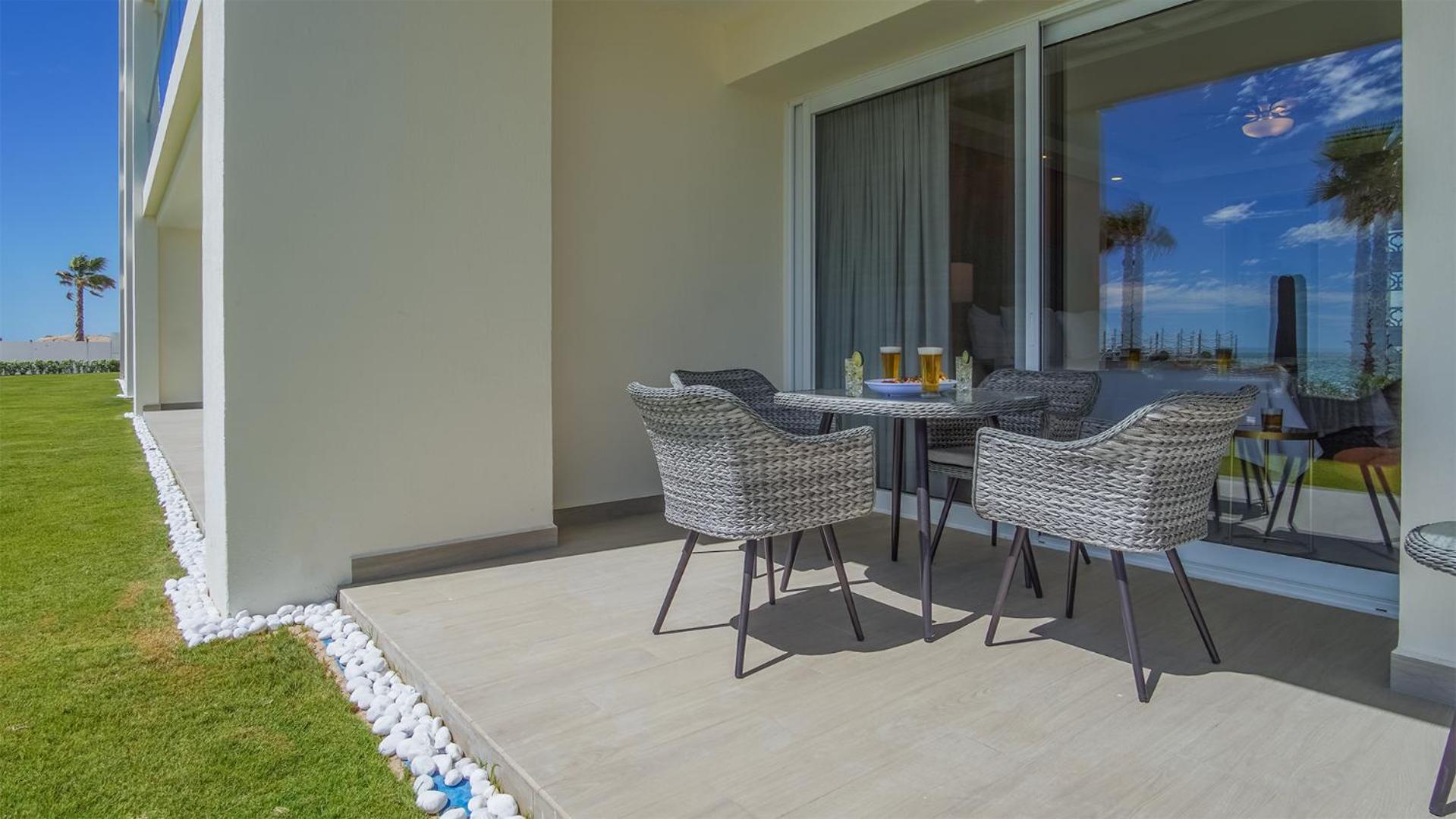 Attractive 2 bedroom condo Encantame Towers Velero 105
