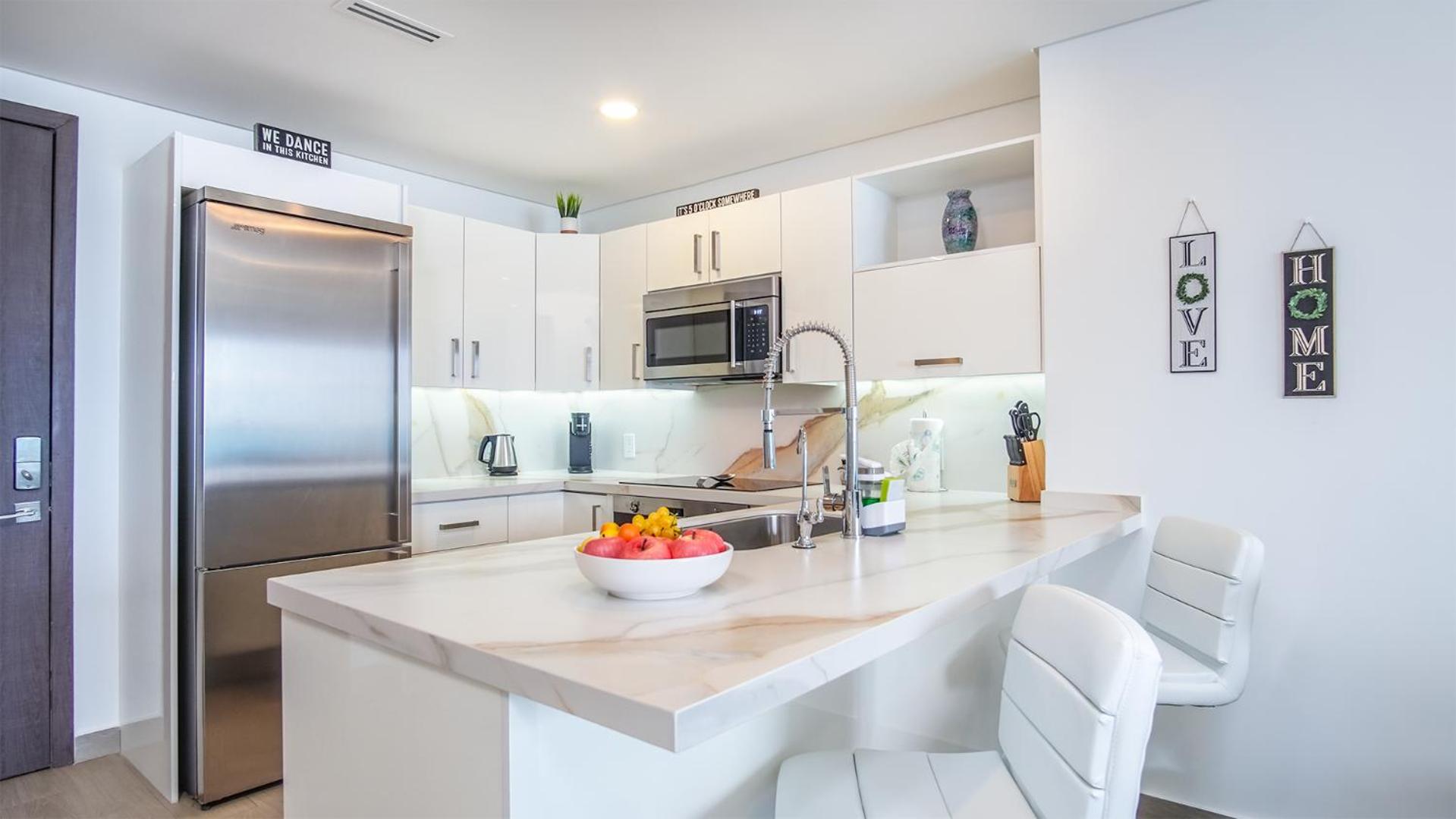Modern Luxury, Beachfront, Ocean Views C203 Encantame