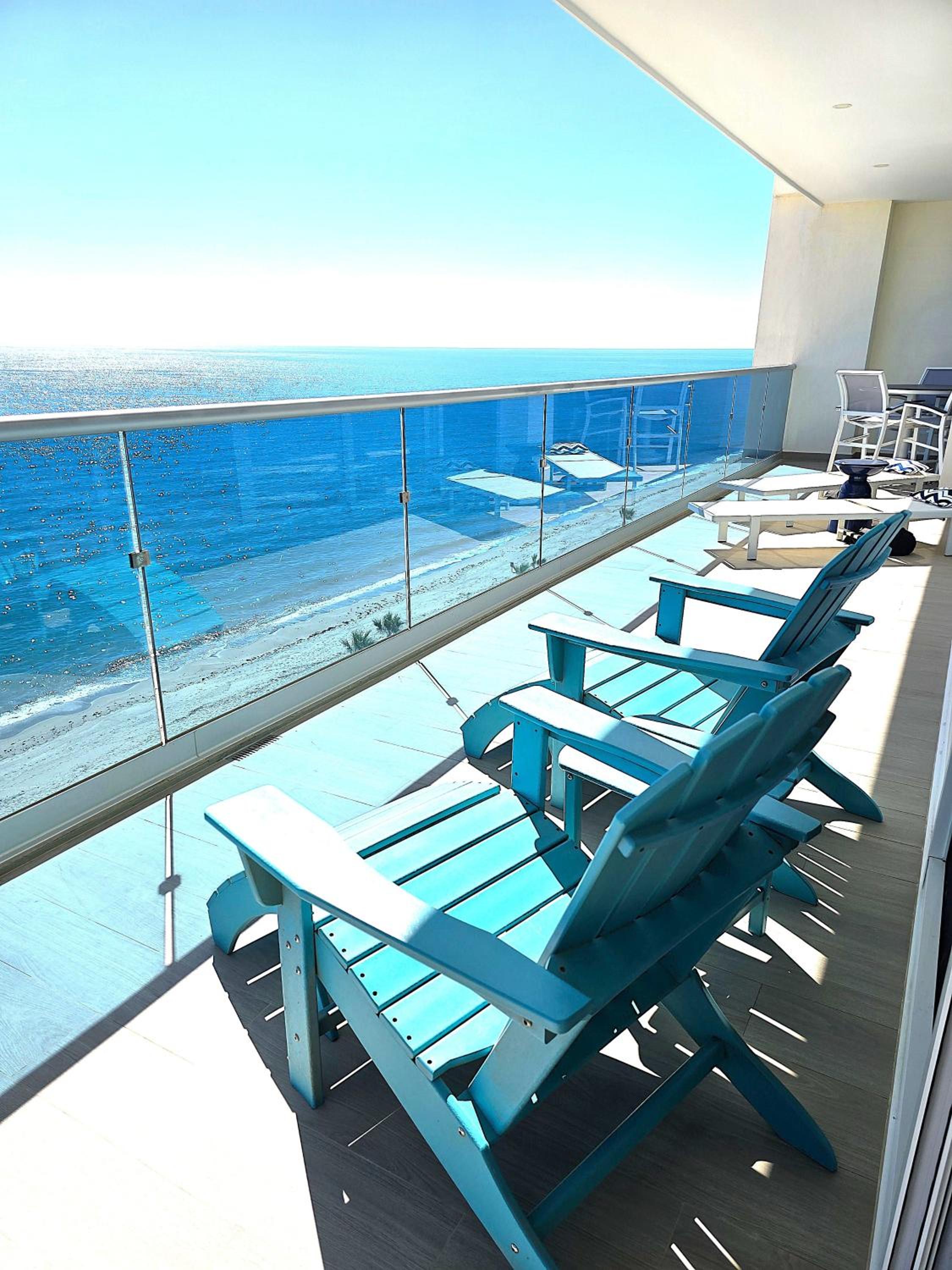 Beautiful 2 bedroom Corner Beach Front Condominium Encantame Velero 905
