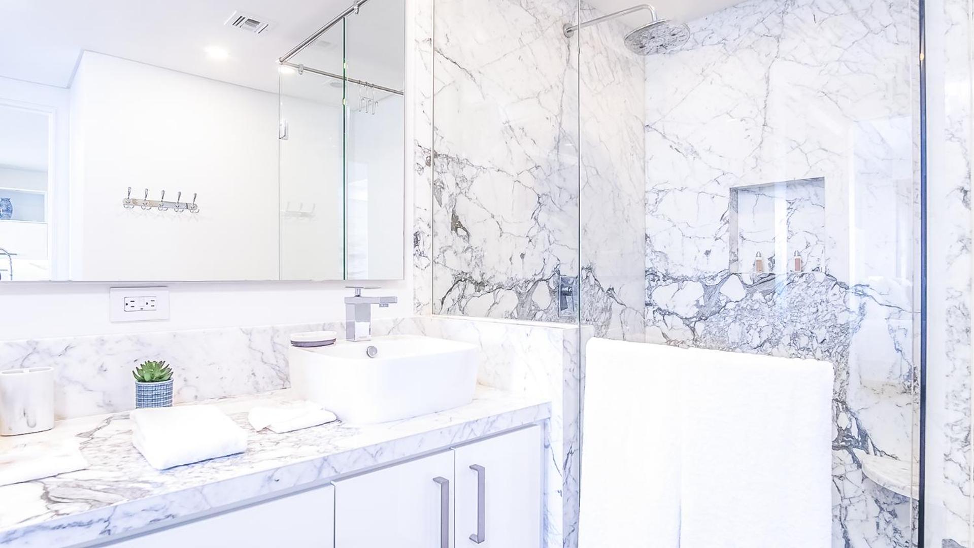 Modern Luxury, Beachfront, Ocean Views C203 Encantame