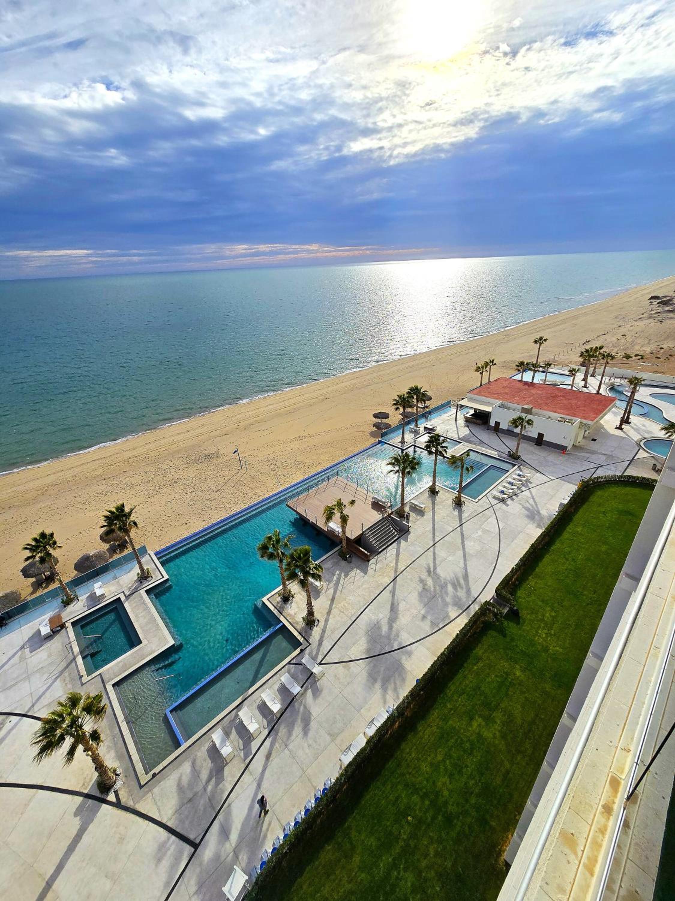 Beautiful 2 bedroom Corner Beach Front Condominium Encantame Velero 905