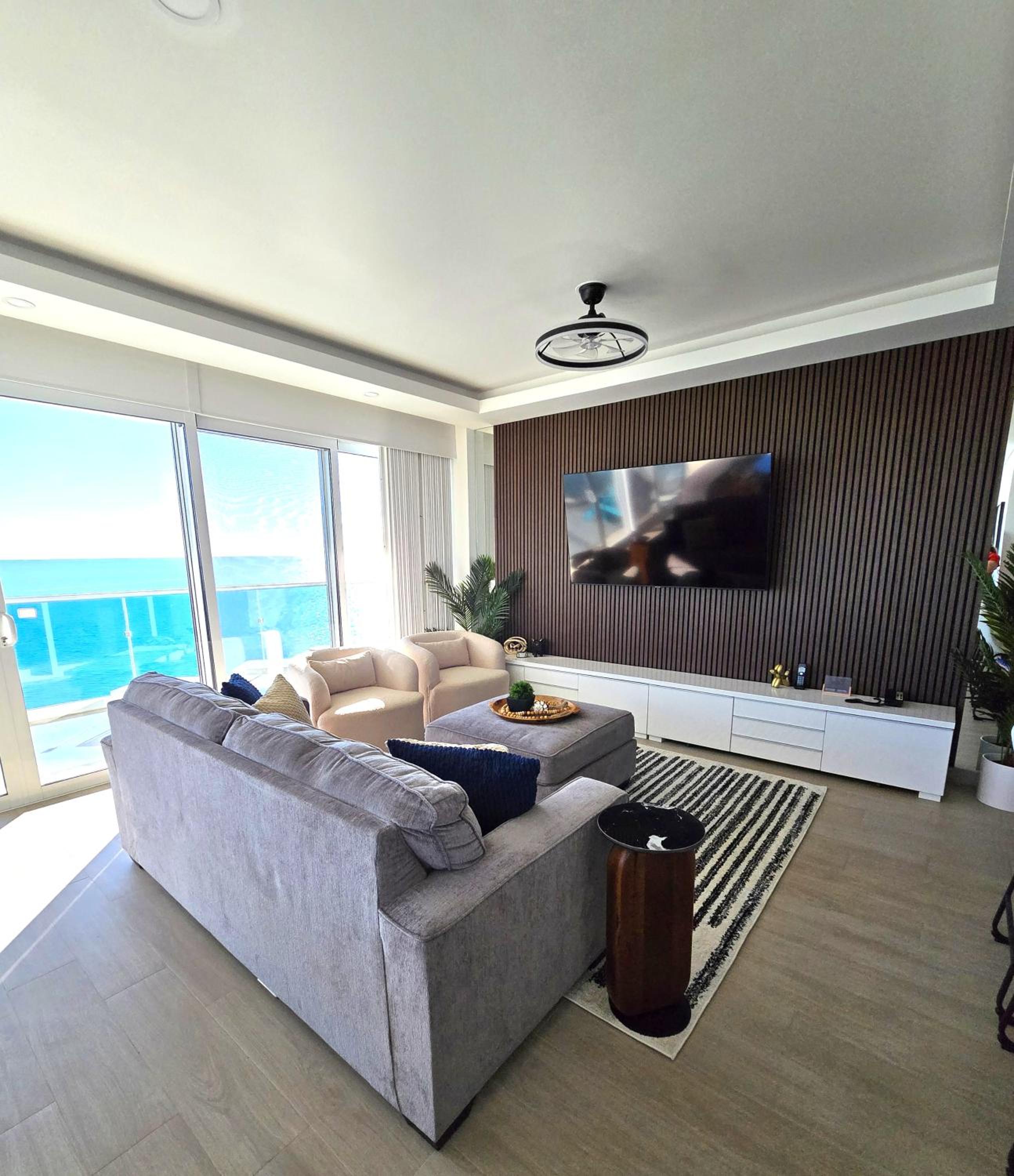 Beautiful 2 bedroom Corner Beach Front Condominium Encantame Velero 905