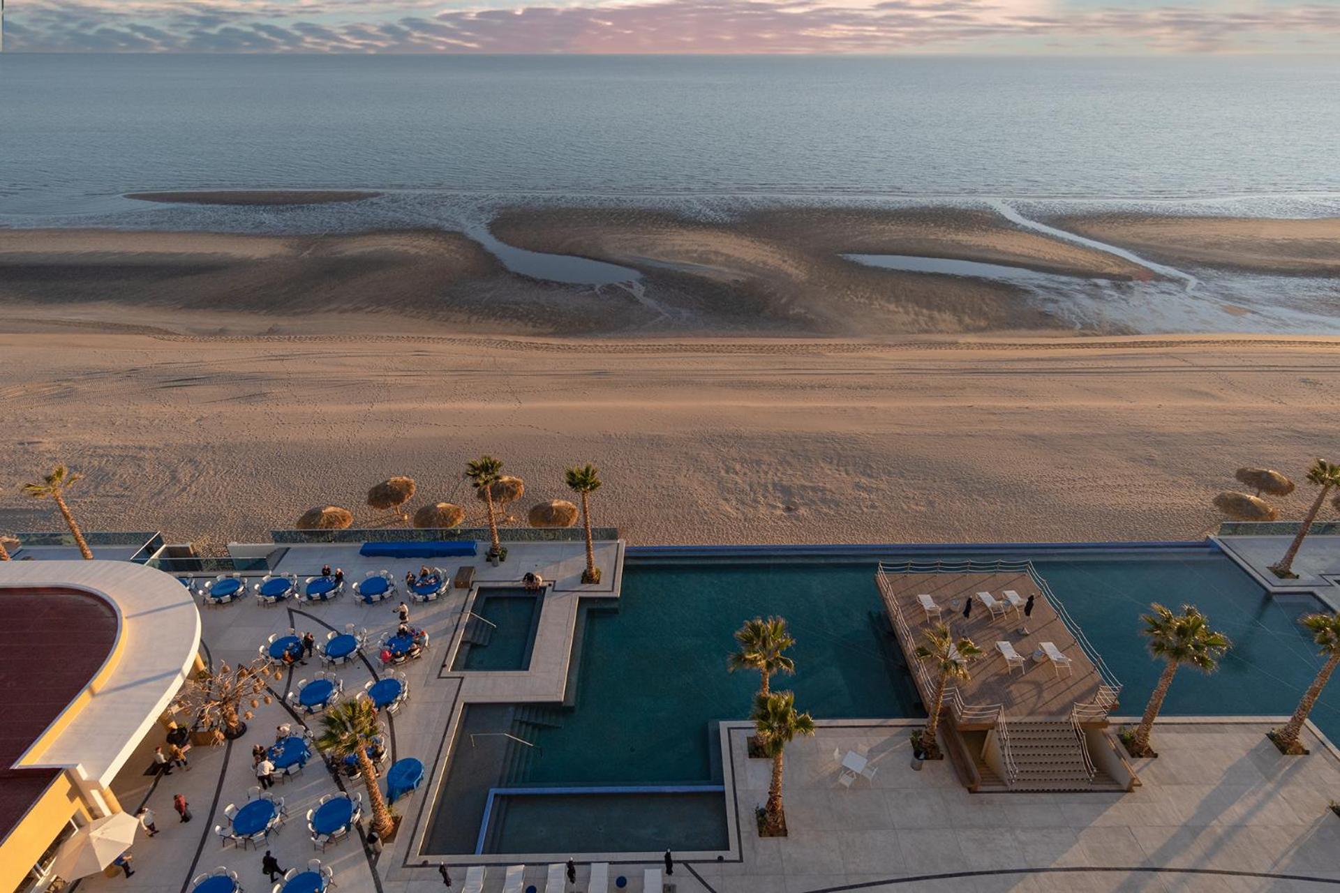 Beautiful 2 bedroom Corner Beach Front Condominium Encantame Velero 905