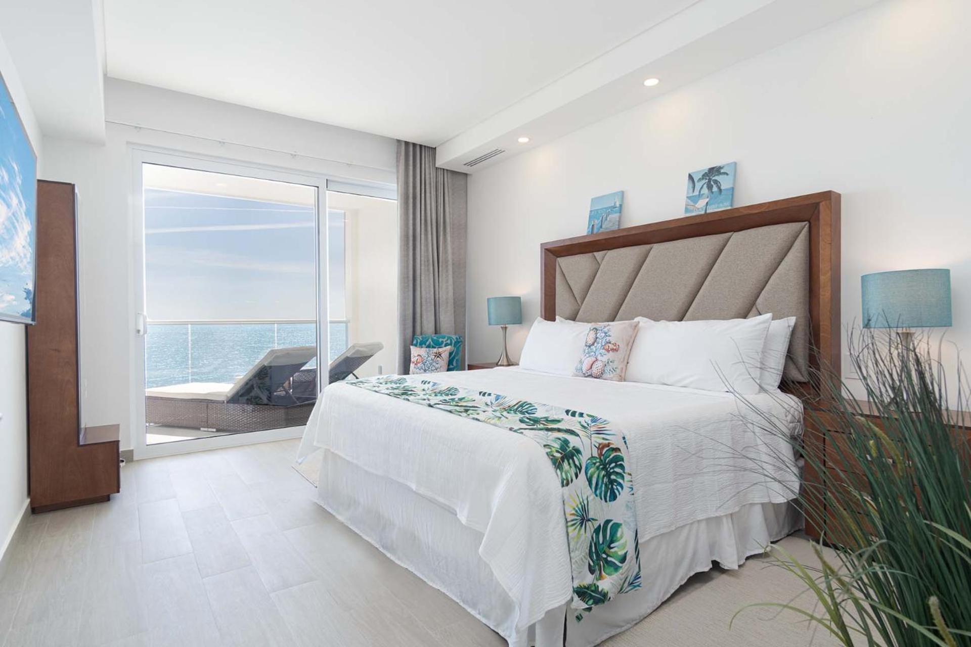 Splash in The New Lazy River/Stay in Modern Luxury Encantamae C 402