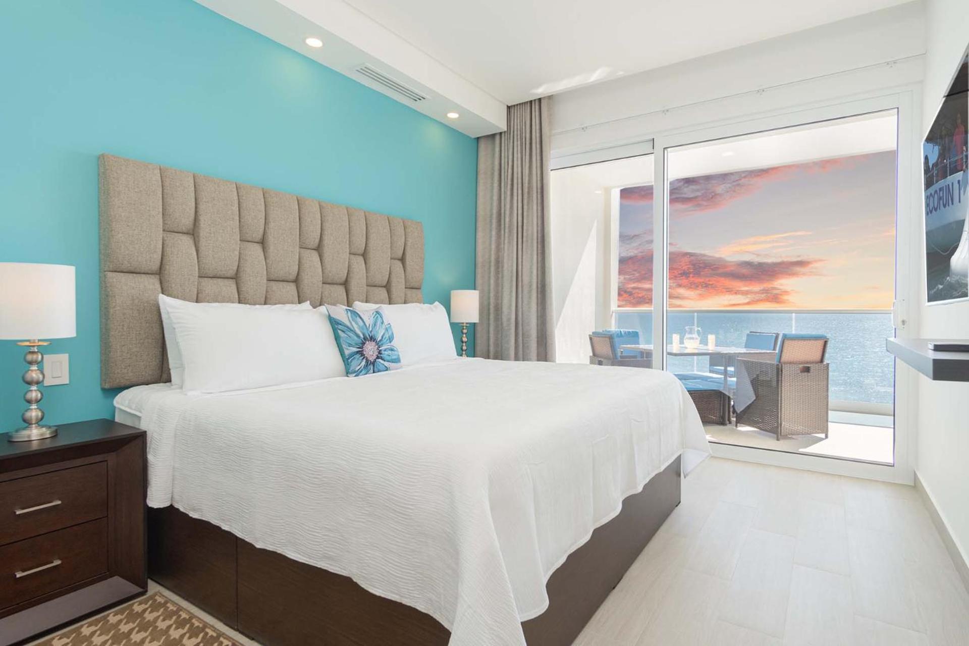 Splash in The New Lazy River/Stay in Modern Luxury Encantamae C 402