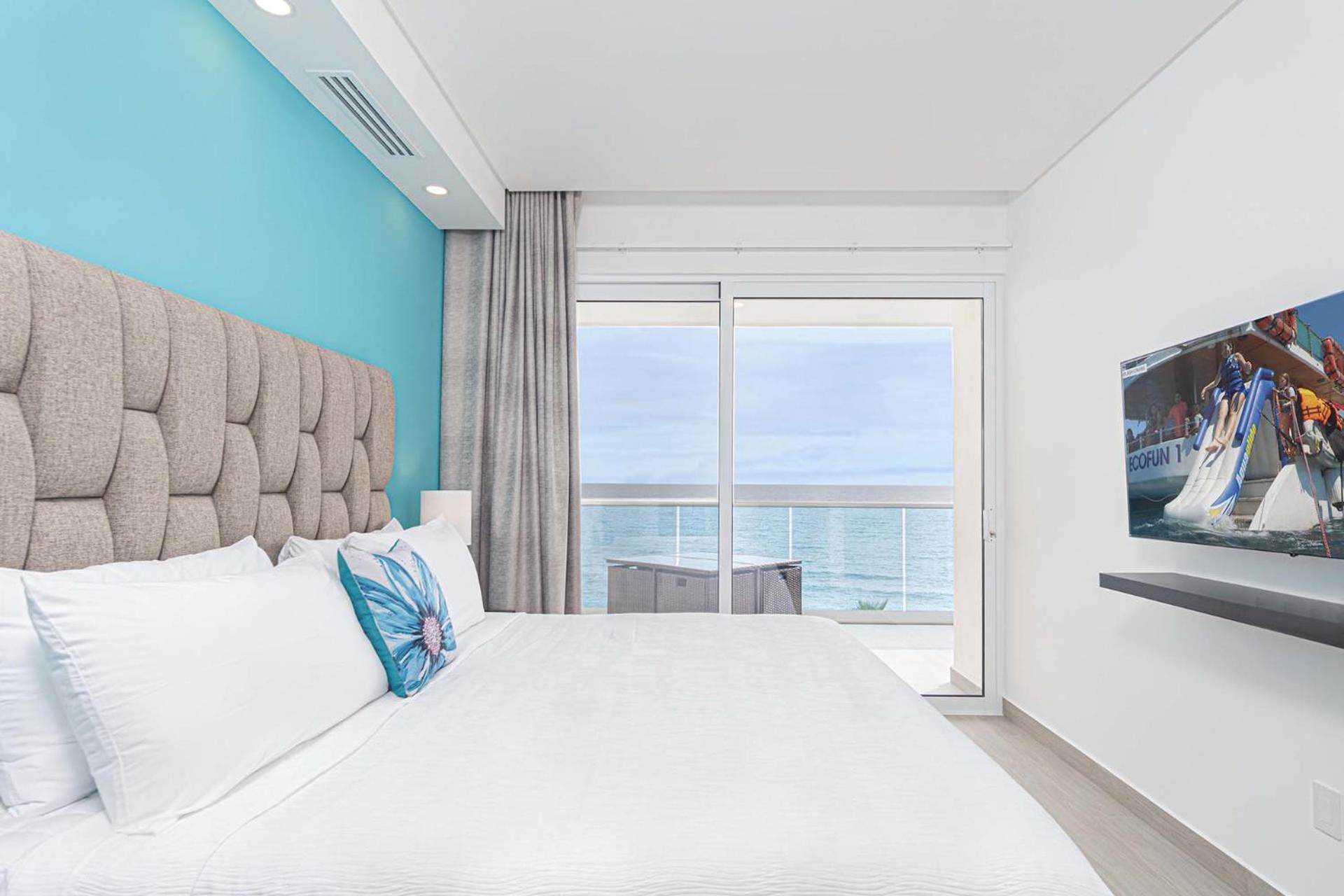 Splash in The New Lazy River/Stay in Modern Luxury Encantamae C 402