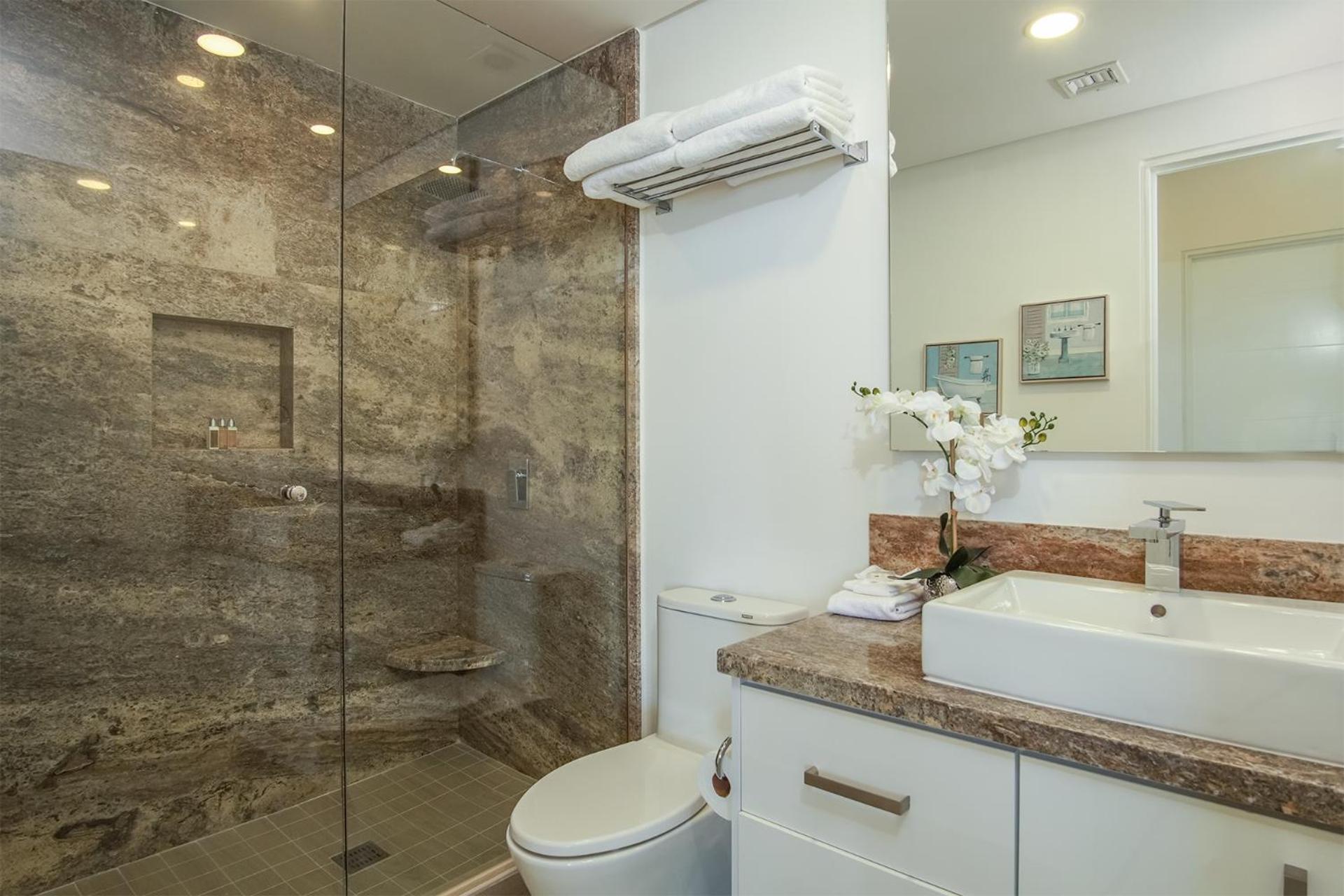 Marvelous 2 bedroom condo Encantame Towers Verano 604