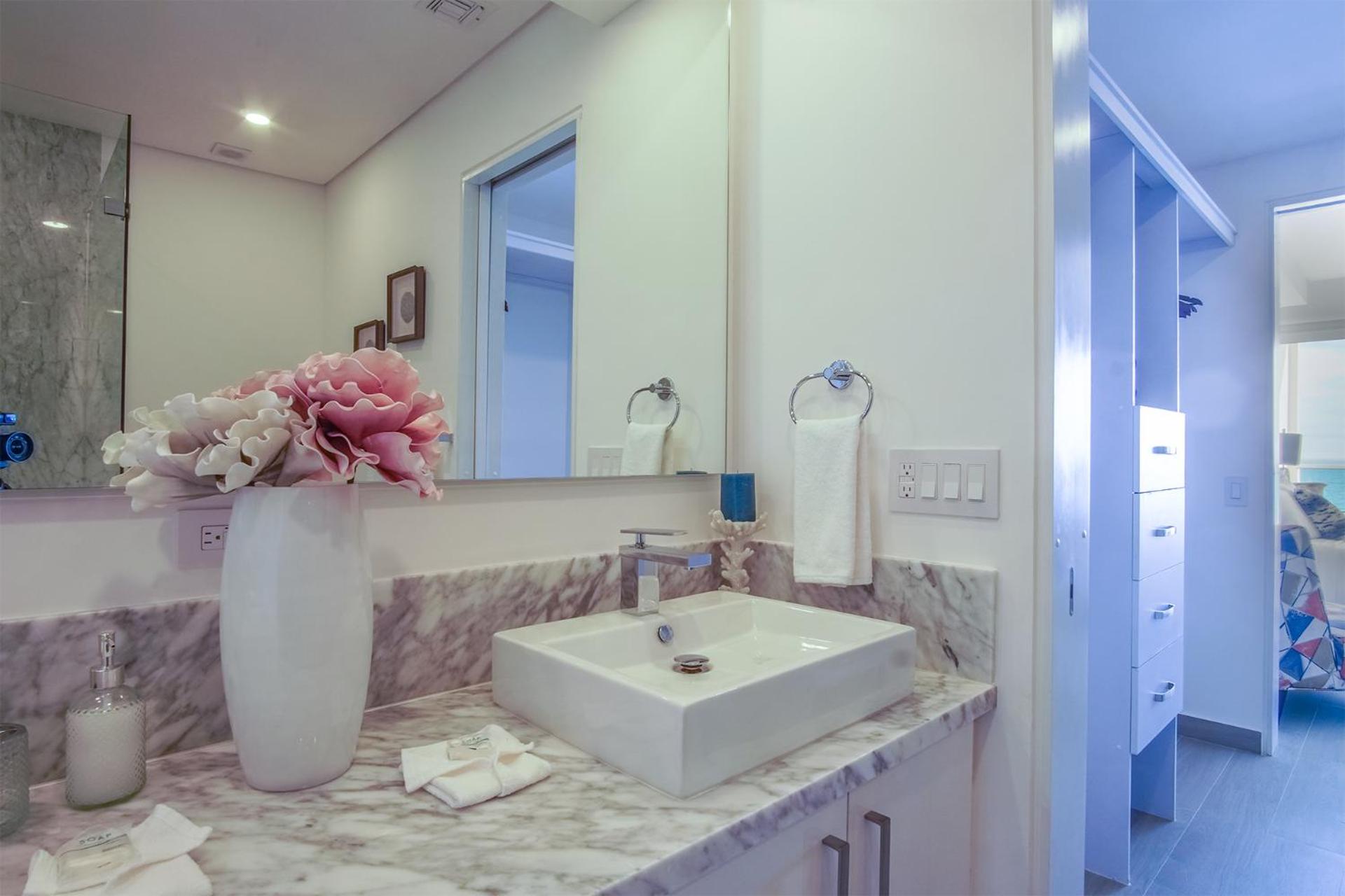 Marvelous 2 bedroom condo Encantame Towers Verano 604