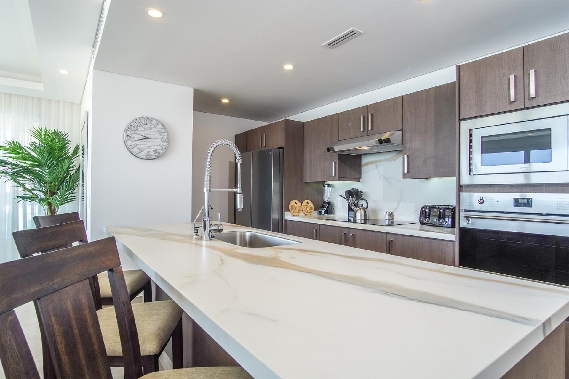 Delightful 2 bedroom condo Encantame Towers Verano 505