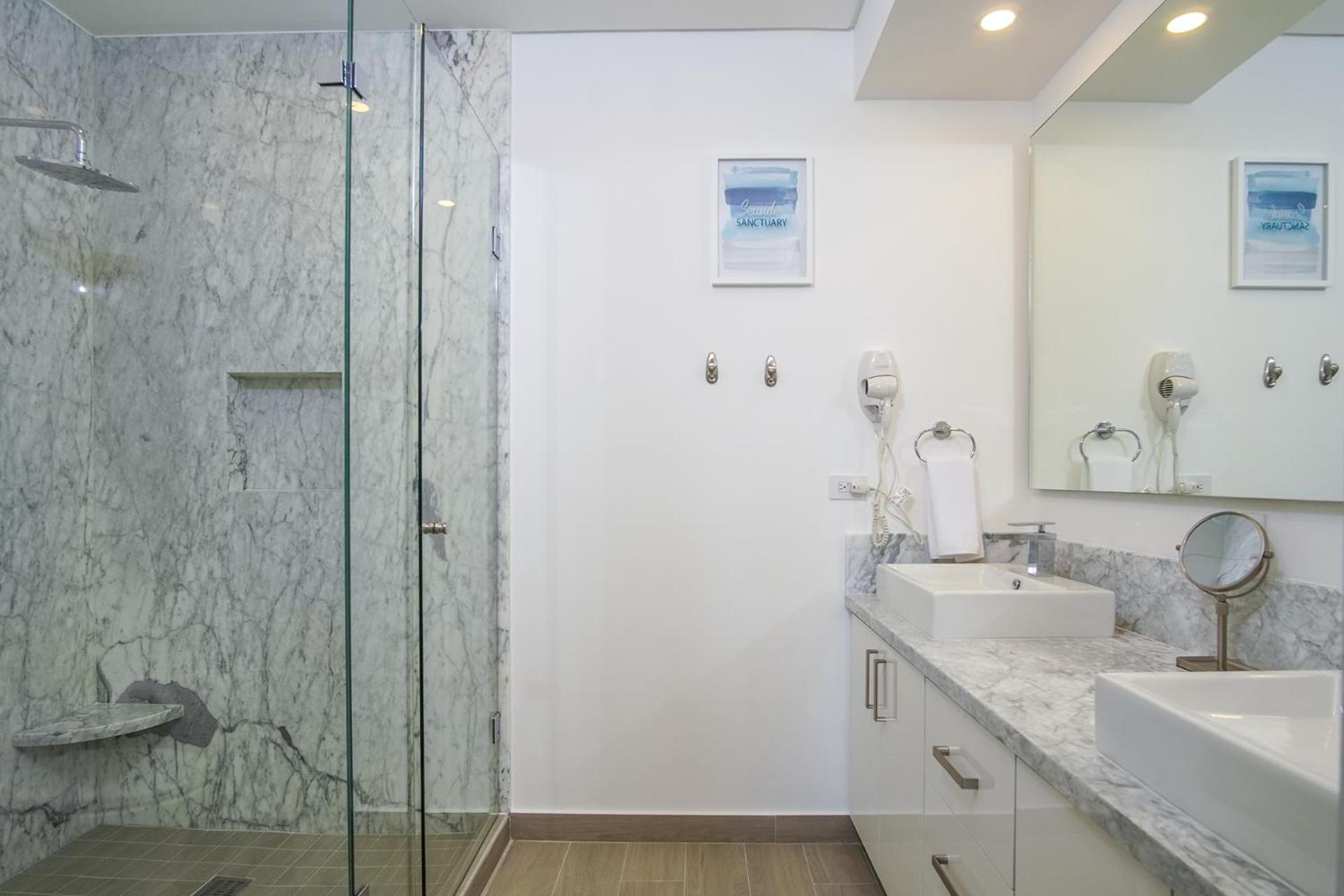 Delightful 2 bedroom condo Encantame Towers Verano 505