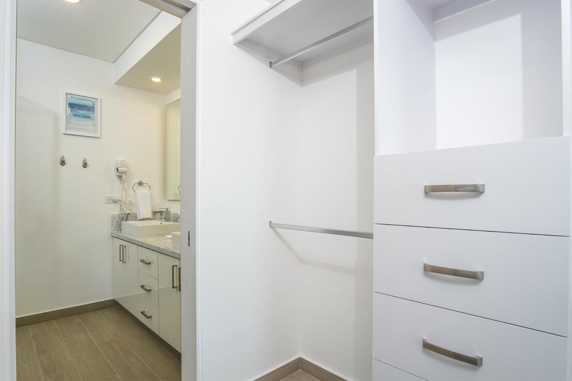 Delightful 2 bedroom condo Encantame Towers Verano 505