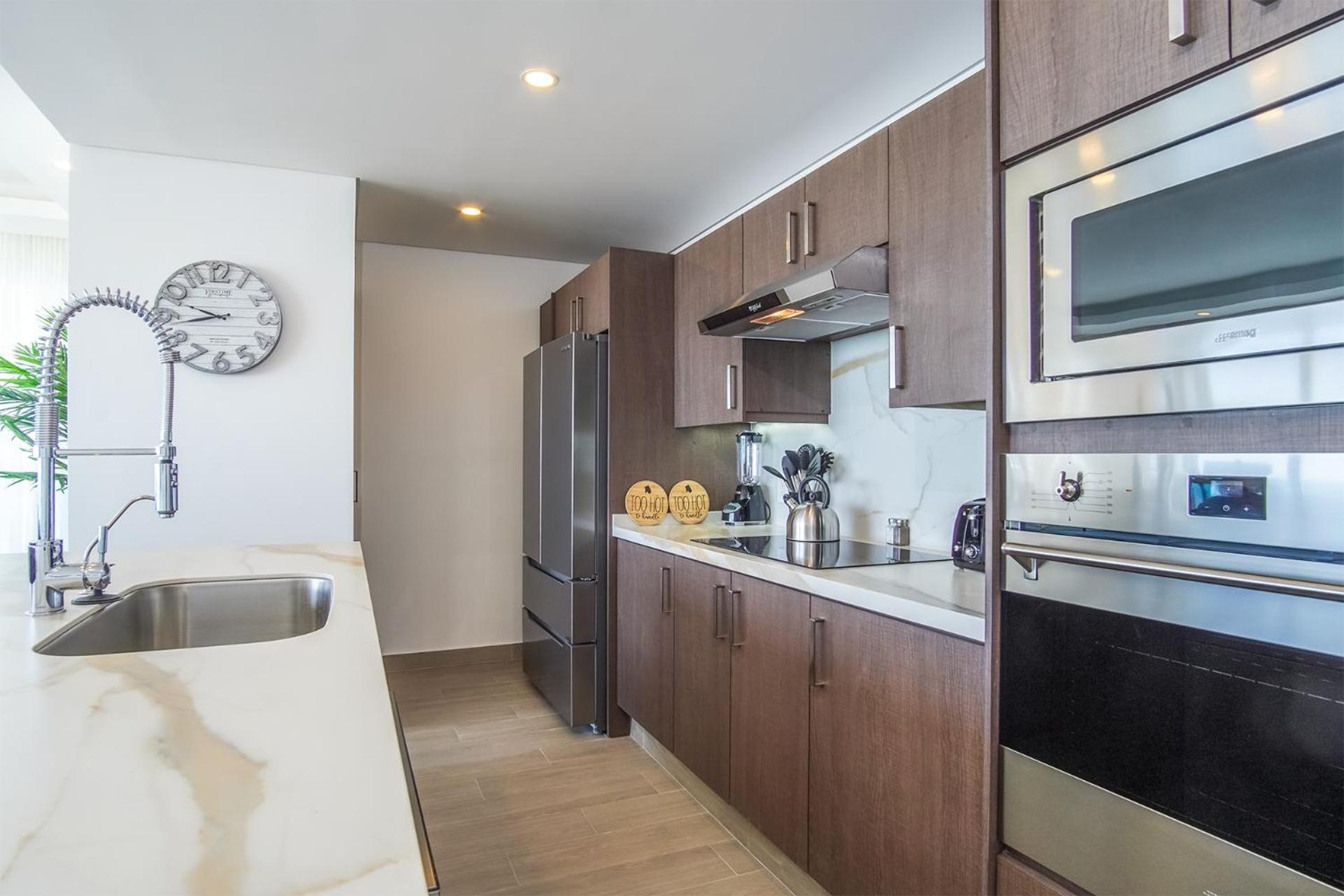 Delightful 2 bedroom condo Encantame Towers Verano 505