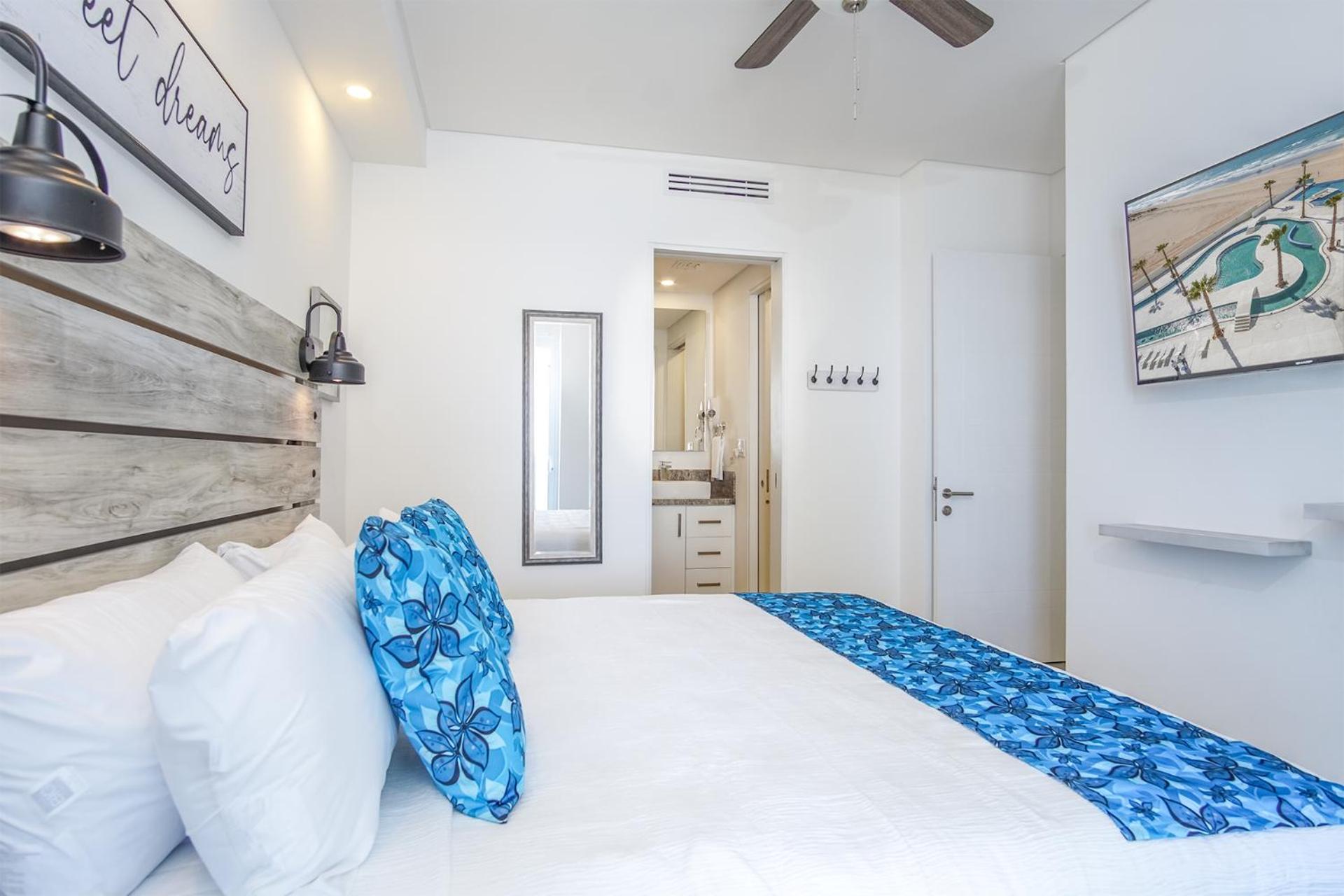 Delightful 2 bedroom condo Encantame Towers Verano 505