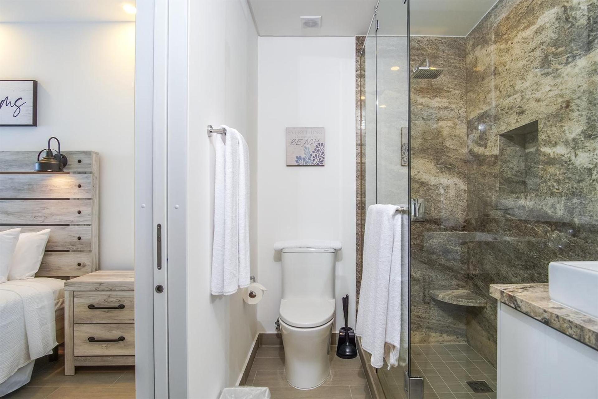 Delightful 2 bedroom condo Encantame Towers Verano 505